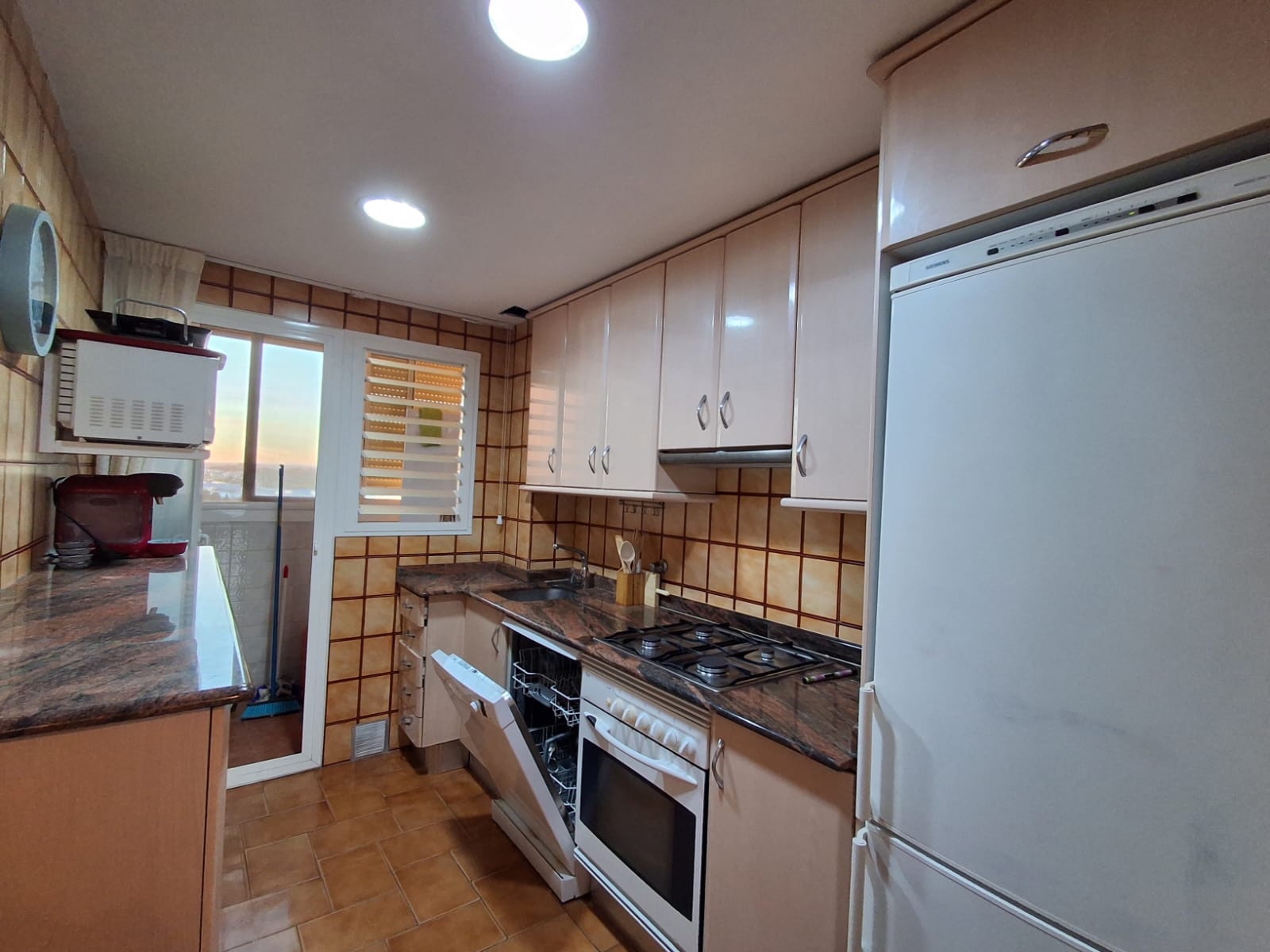  Amplio apartamento en primera línea de playa con plaza de garaje! El Puig de Santa María (Valencia)