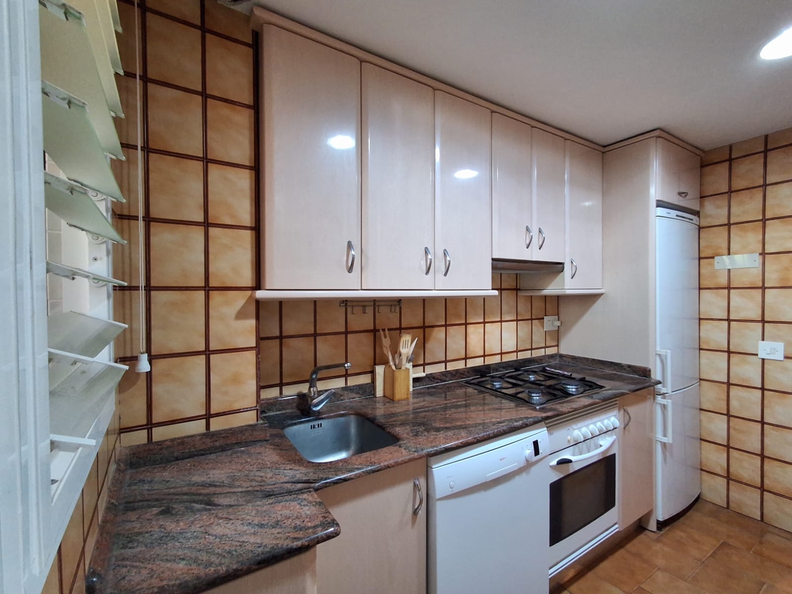  Amplio apartamento en primera línea de playa con plaza de garaje! El Puig de Santa María (Valencia)