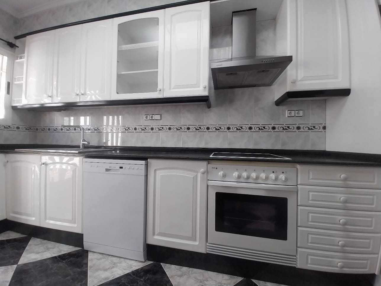 Fantástica vivienda con amplia terraza en Meliana (Valéncia).