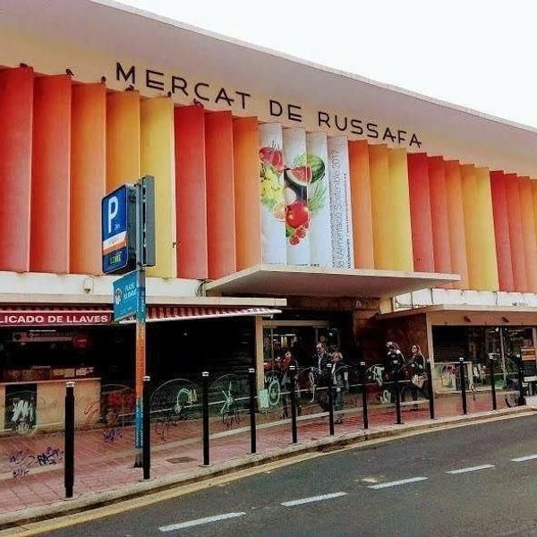 À louer, logement lumineux et ensoleillé au centre de Russafa. Valence.