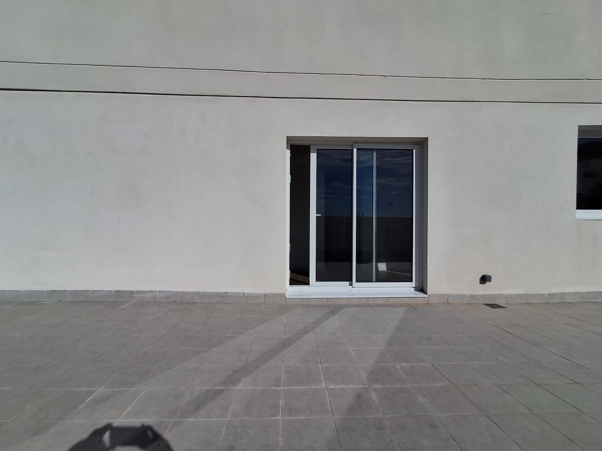 Ático con una gran terraza de dos habitaciones y dos baños. València. 