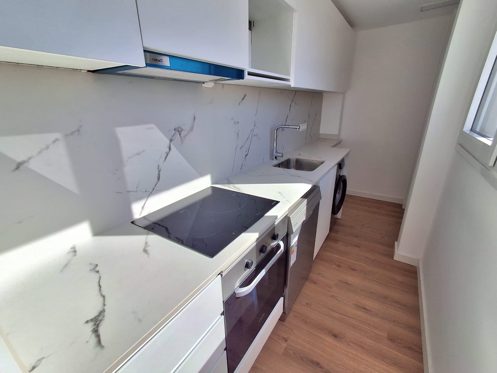 Ático con una gran terraza de dos habitaciones y dos baños. València. 