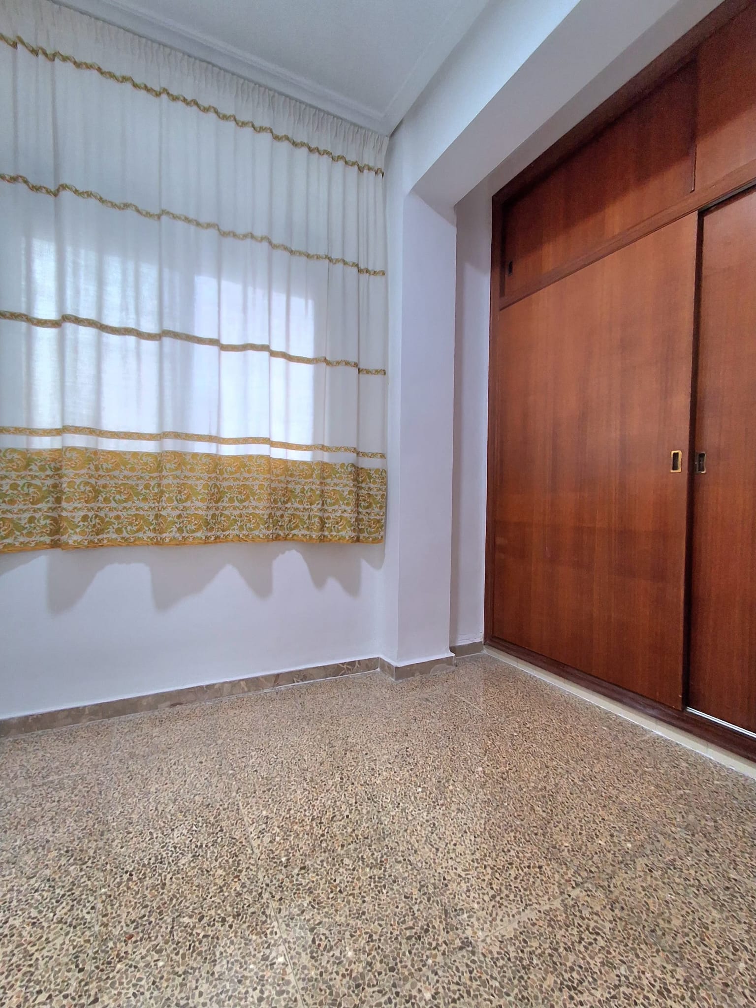 En alquiler! bonita amplia y luminosa vivienda en el barrio de Nazaret, València!