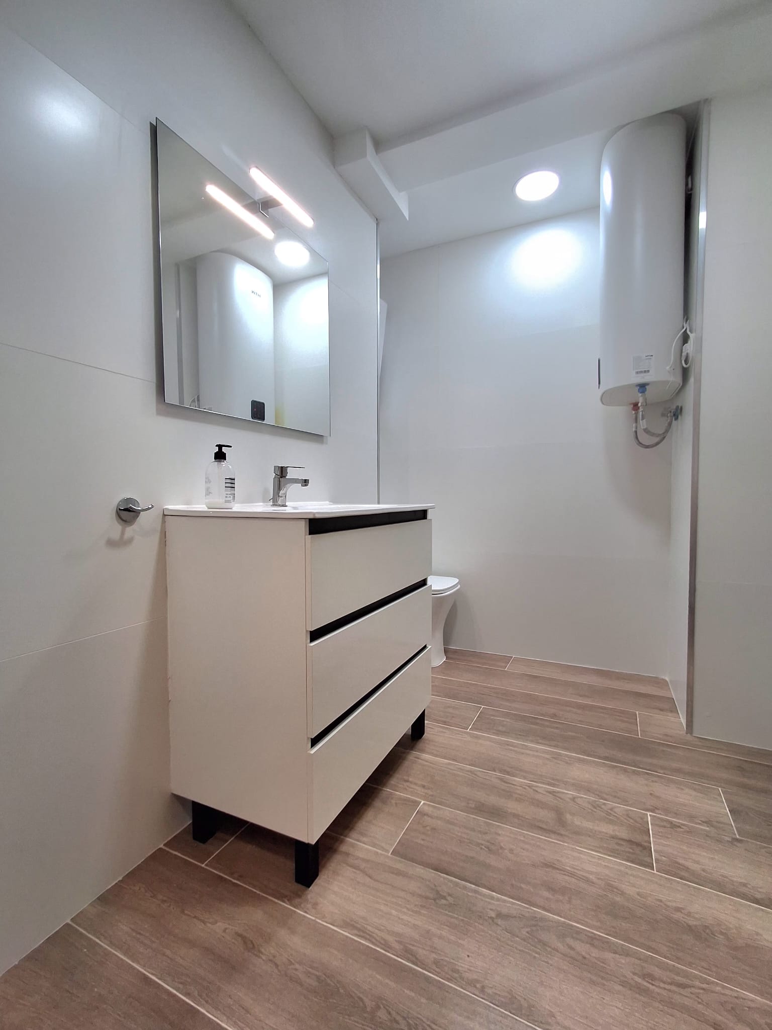 En alquiler! bonita amplia y luminosa vivienda en el barrio de Nazaret, València!