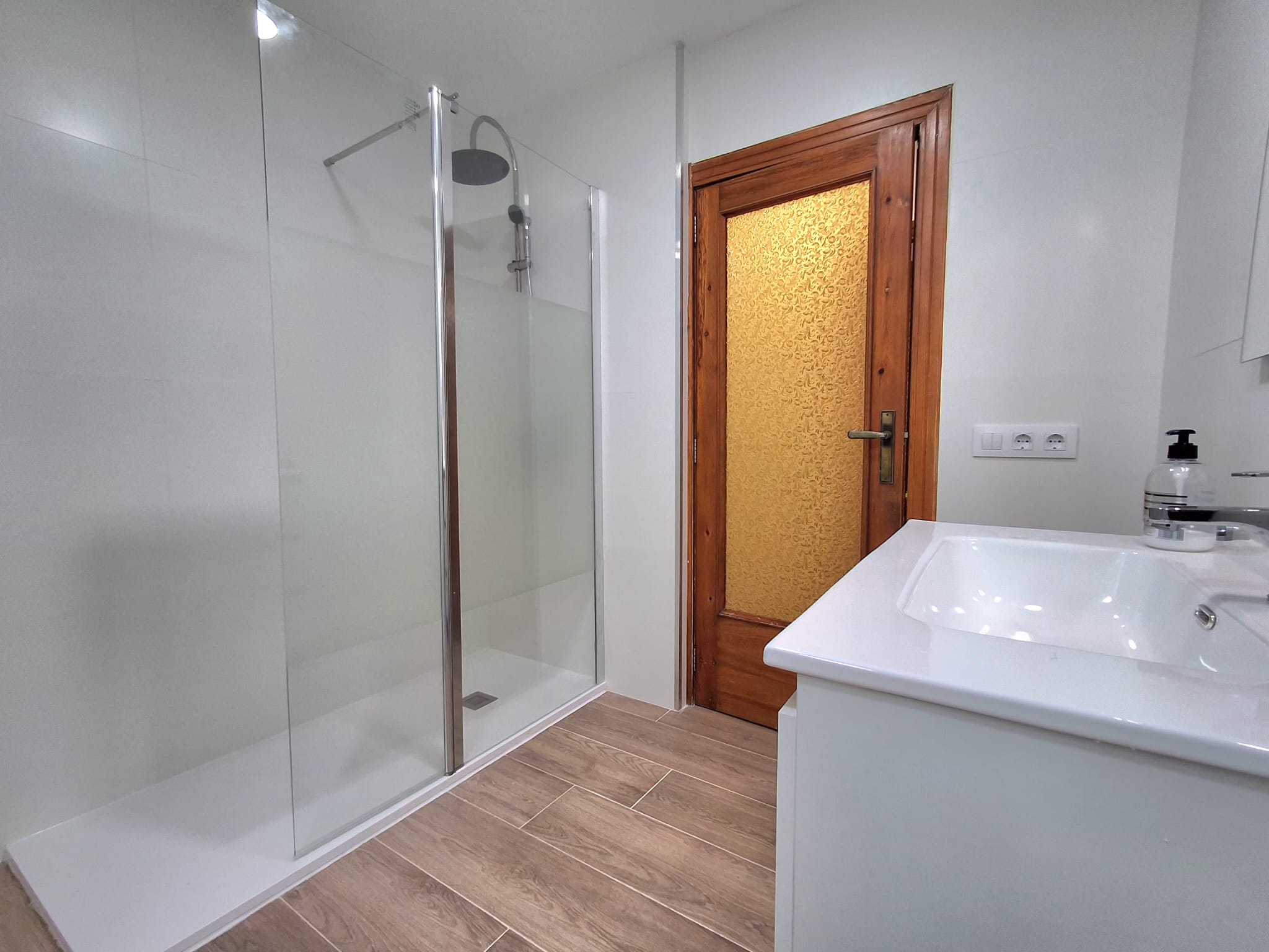 En alquiler! bonita amplia y luminosa vivienda en el barrio de Nazaret, València!