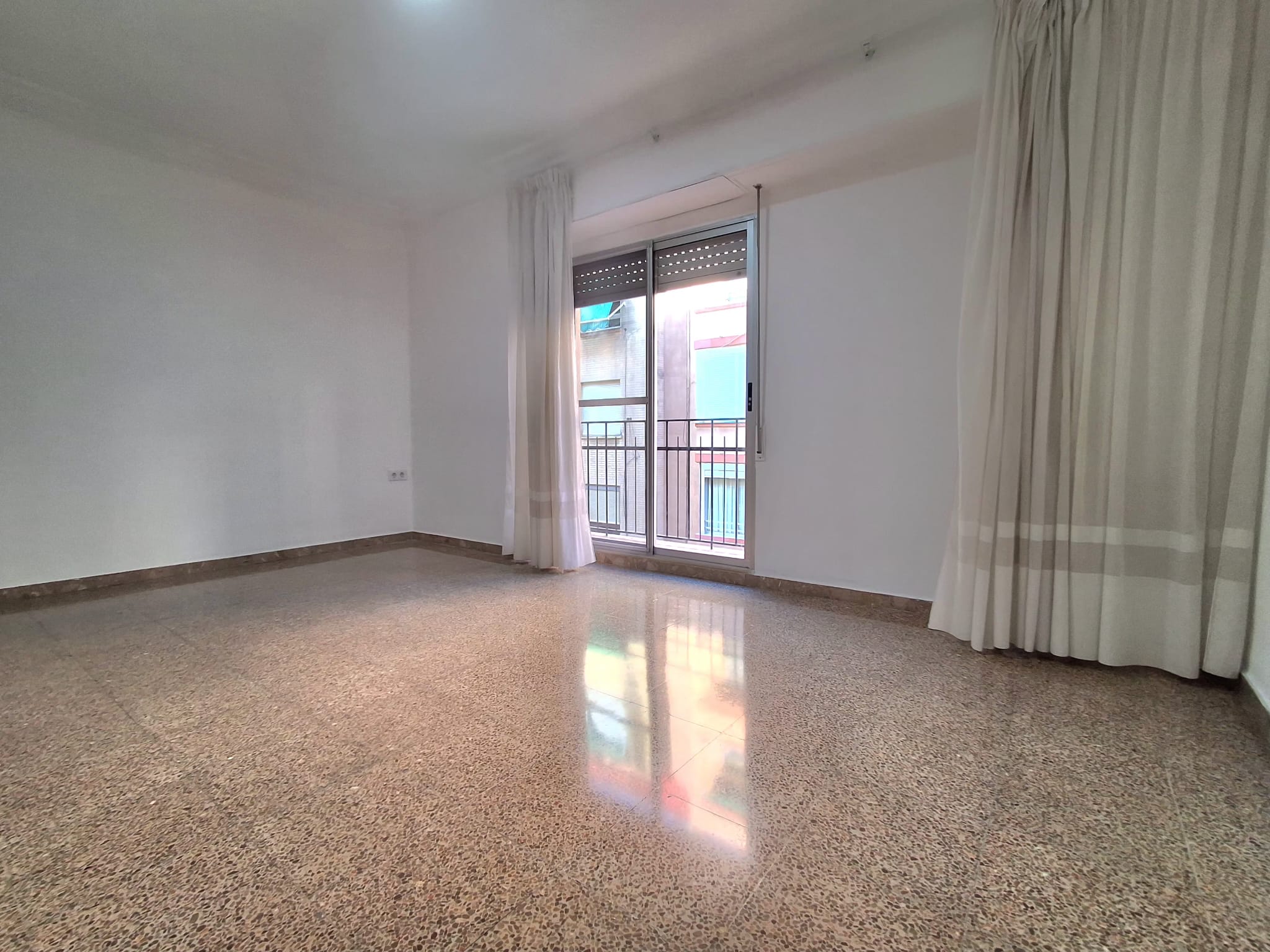 En alquiler! bonita amplia y luminosa vivienda en el barrio de Nazaret, València!