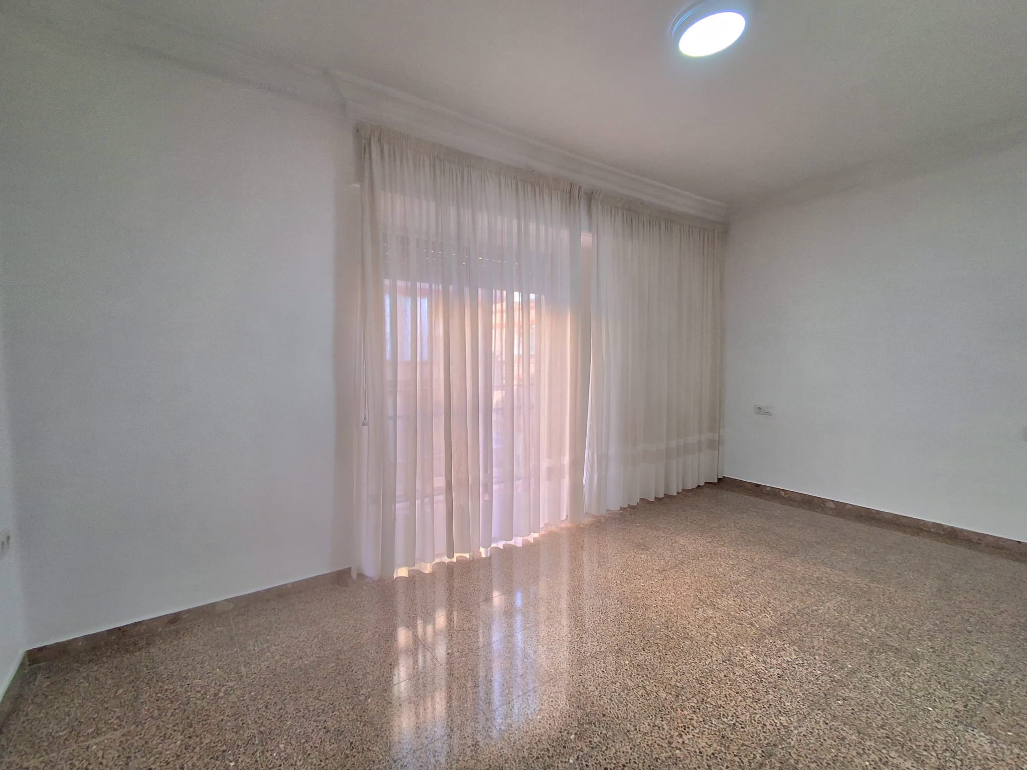 En alquiler! bonita amplia y luminosa vivienda en el barrio de Nazaret, València!