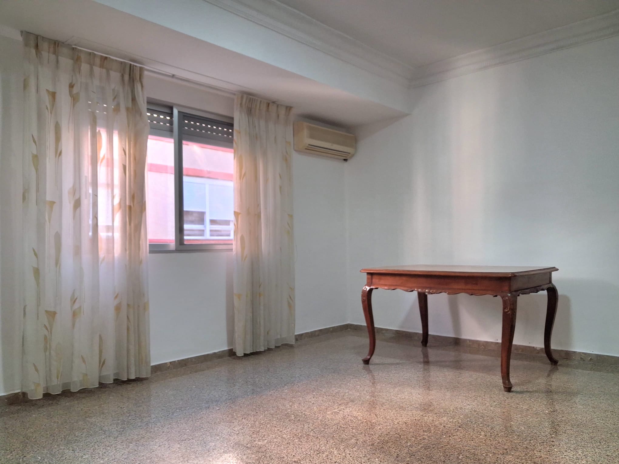 En alquiler! bonita amplia y luminosa vivienda en el barrio de Nazaret, València!