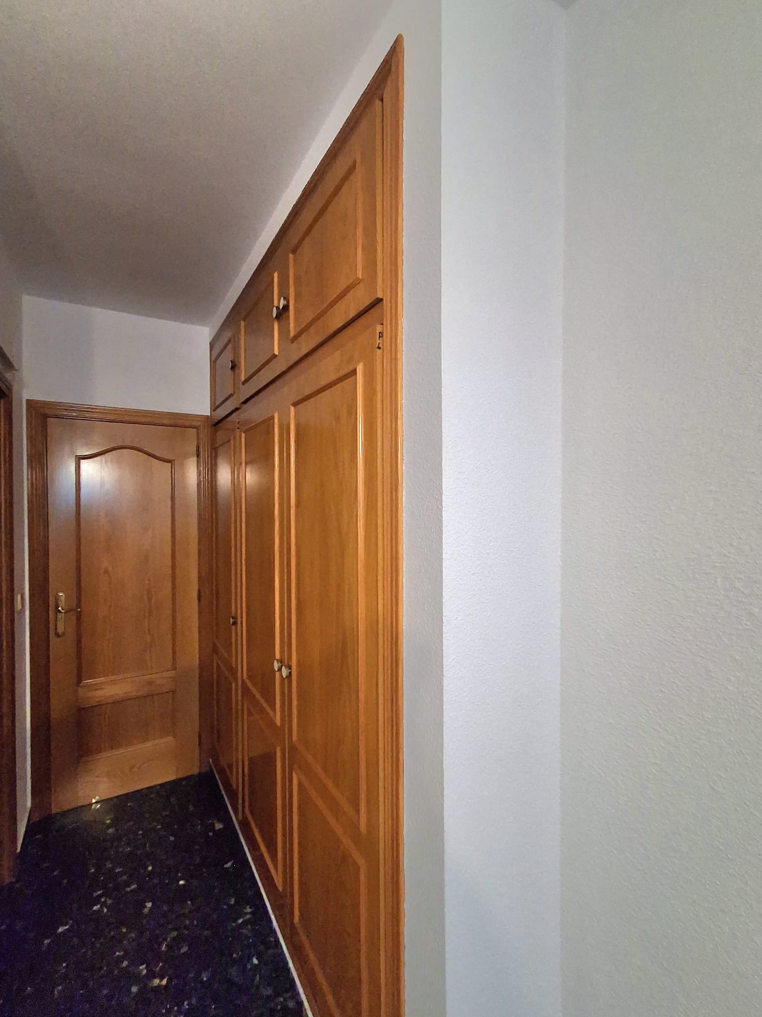 À louer, logement lumineux et ensoleillé au centre de Russafa. Valence.