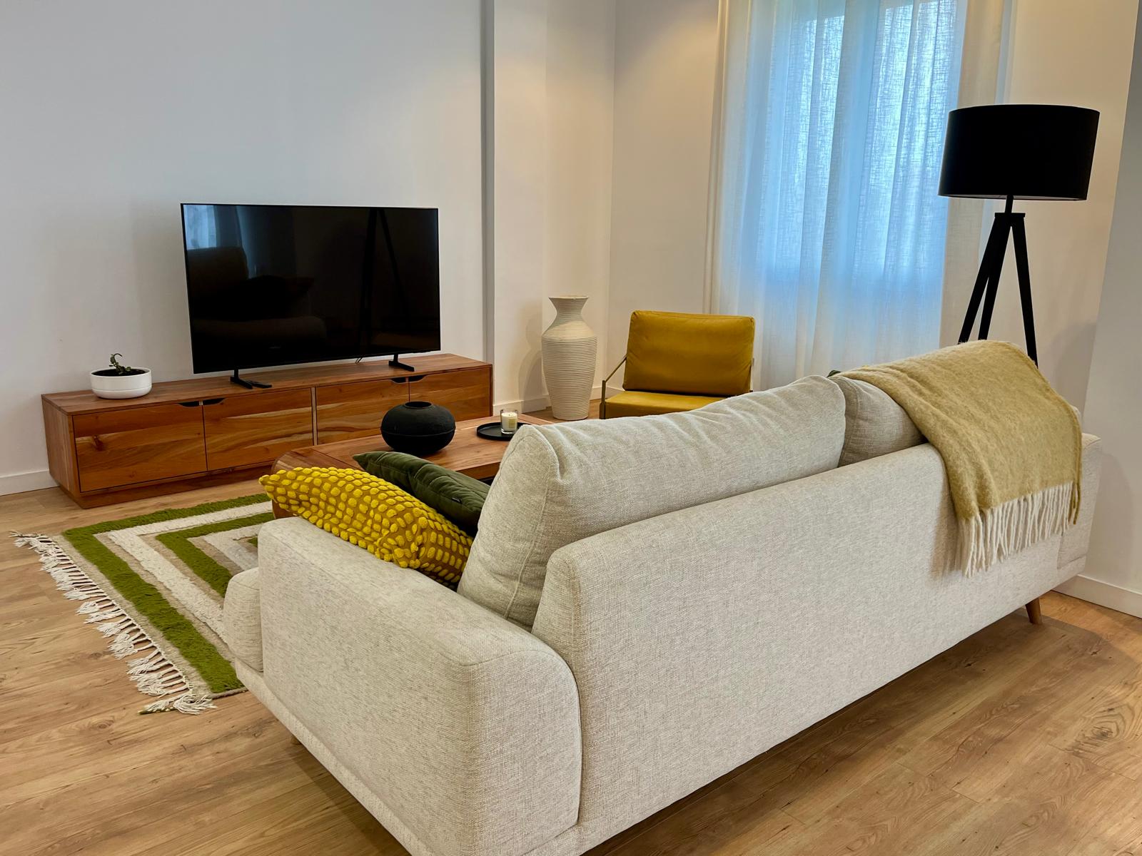 En alquiler, vivienda con bonitas vistas frente a las Torres de Serranos. València.