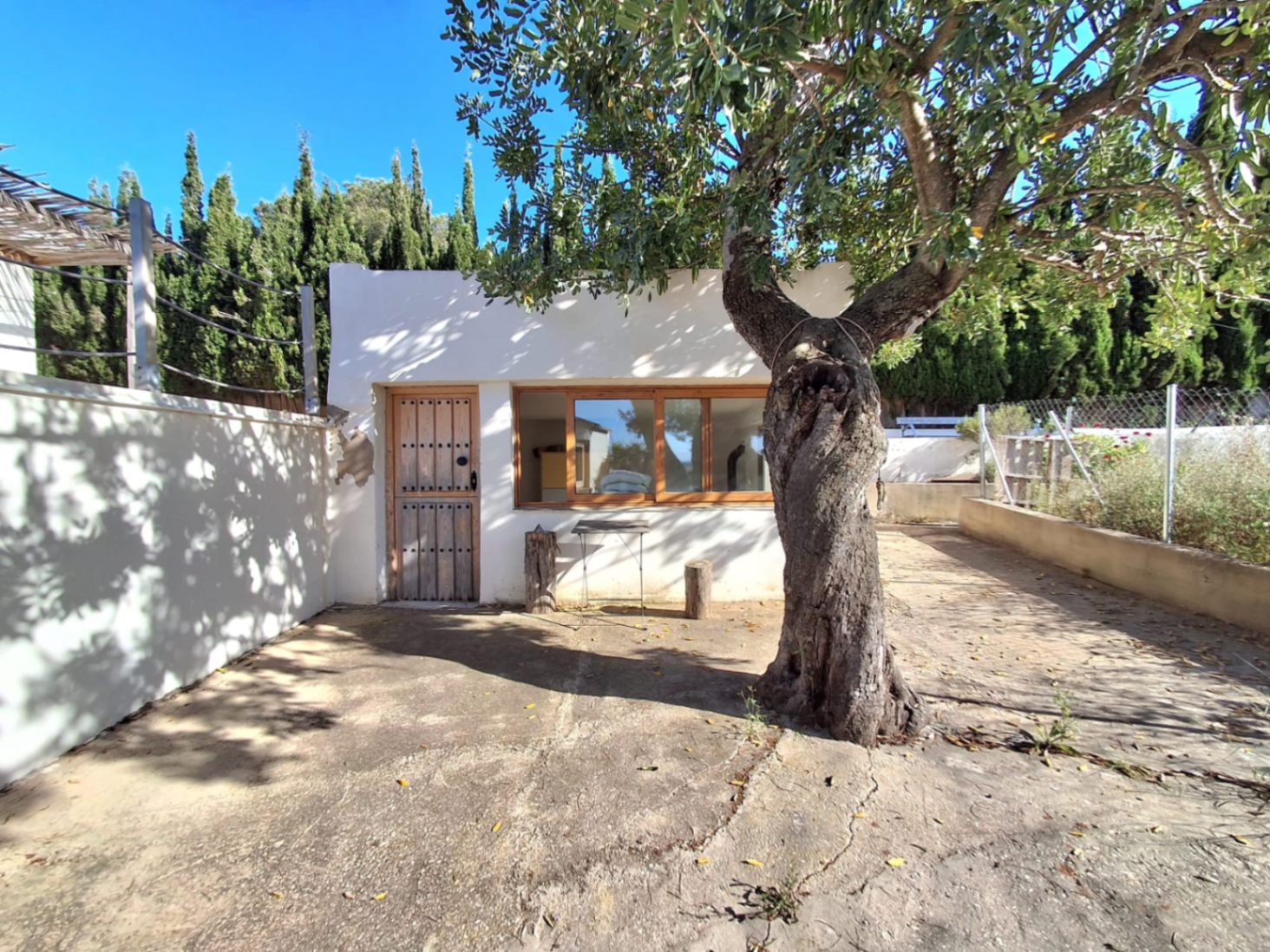 En alquiler, chalet con piscina en Montserrat (València), Urbanización Fuente-Manes.