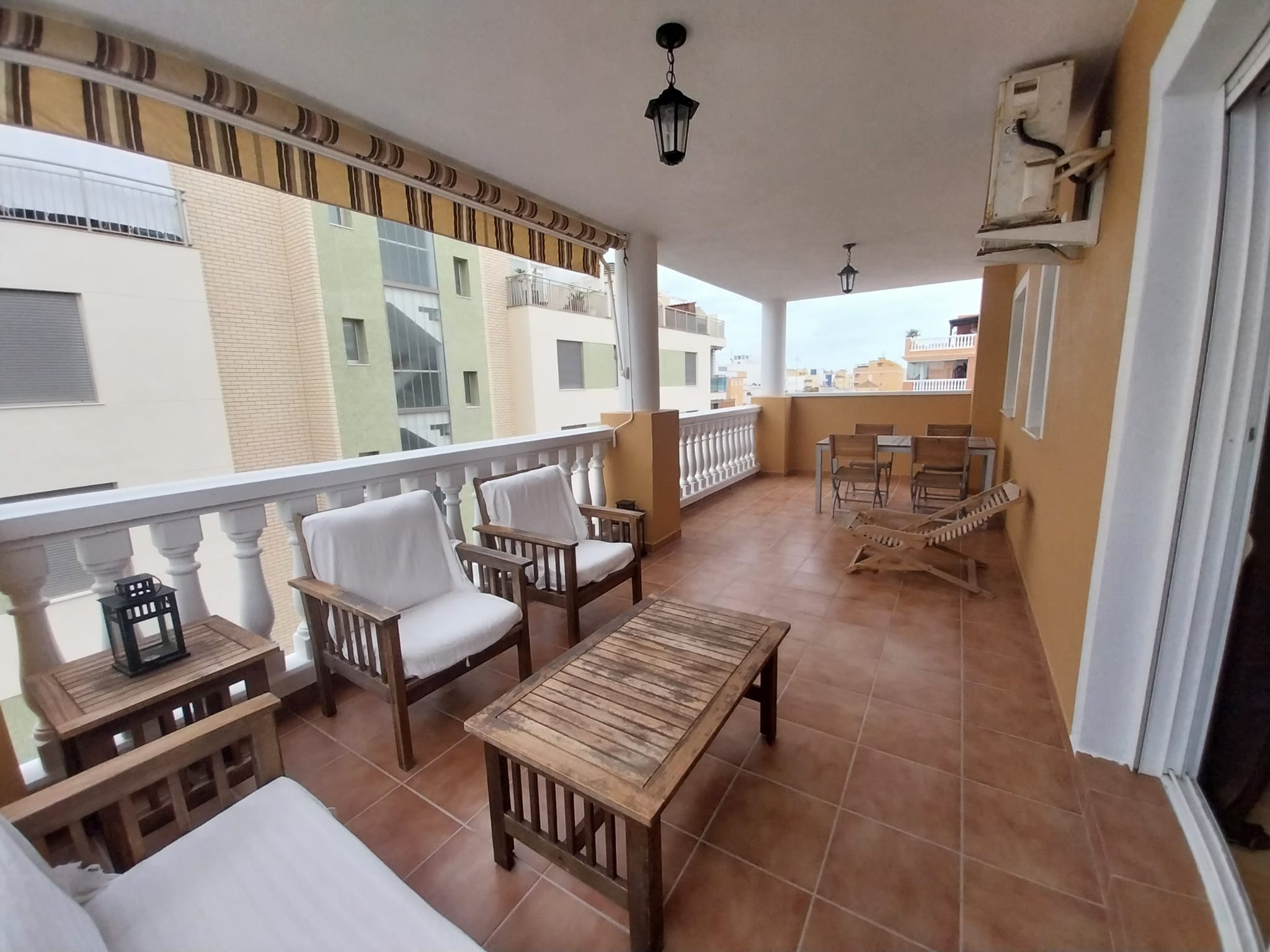 En alquiler, bonito apartamento con gran terraza y plaza de garaje en Mocofa_Castelló con plaza de garaje
