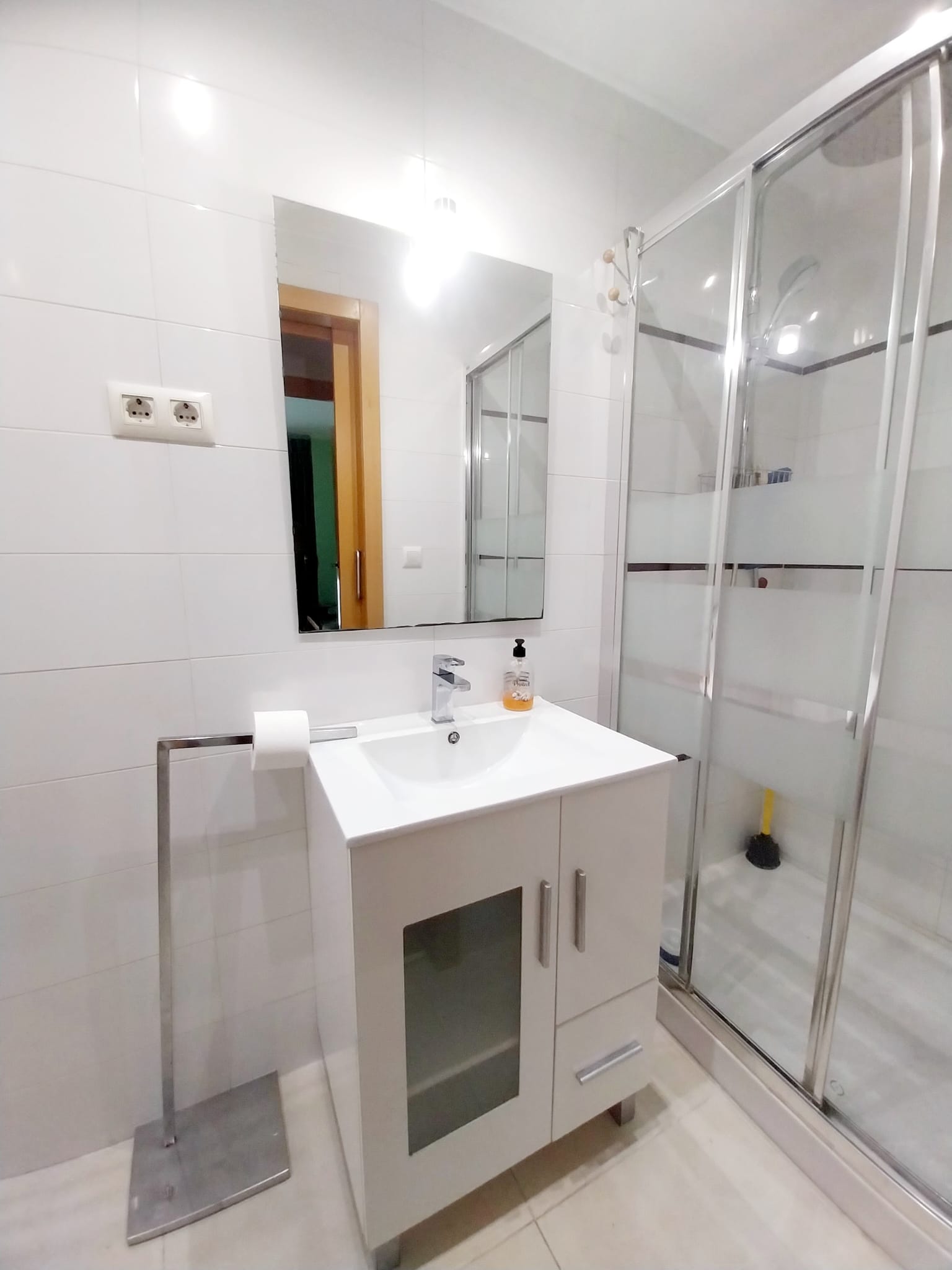 En alquiler, vivienda luminosa y exterior en el barrio de Nazaret, València.