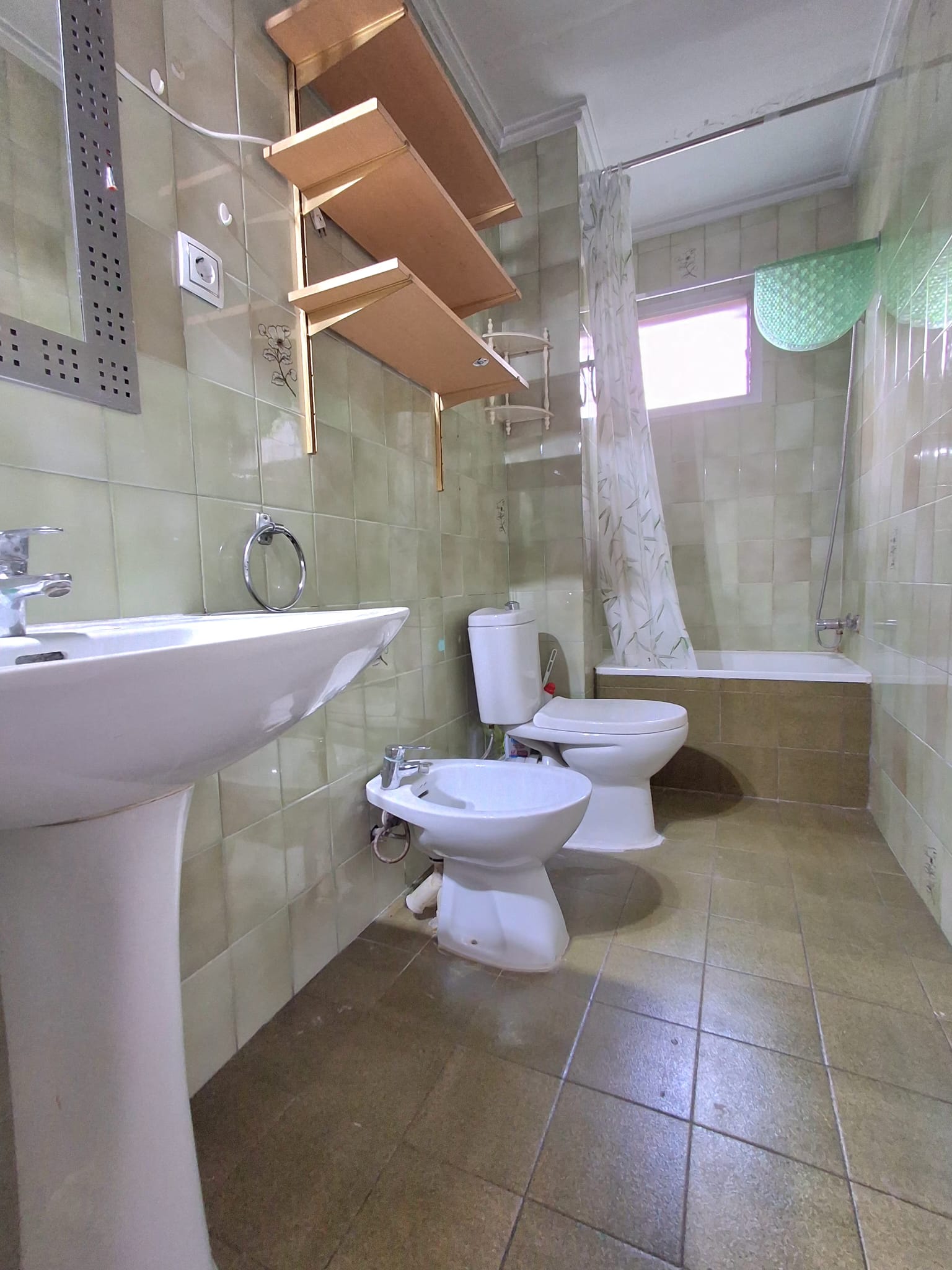 En Monteolivete, València, amplia y luminosa vivienda o con terraza !