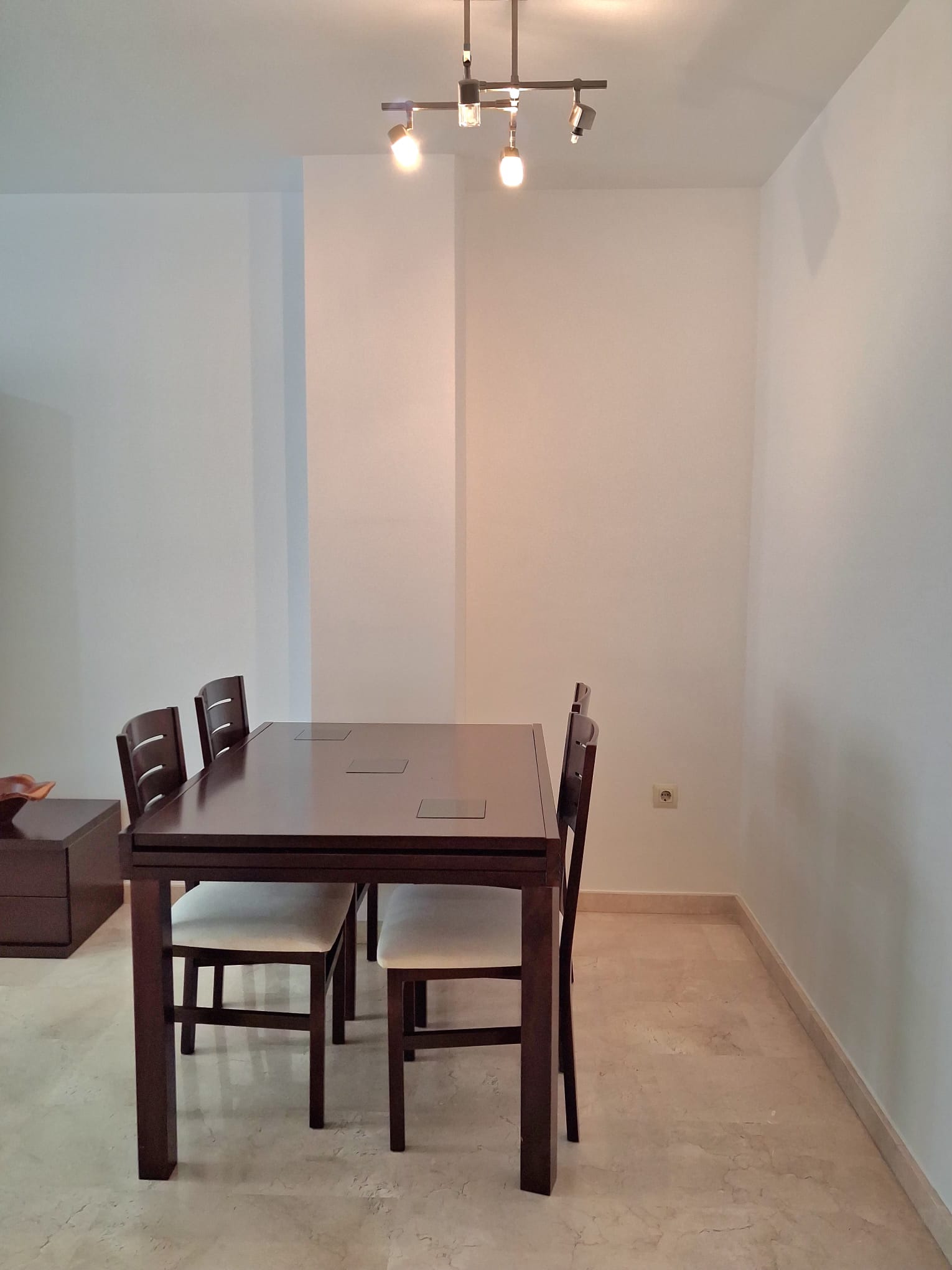 En alquiler! vivienda exterior con plaza de garaje junto a la Ciudad de las Ciencias, València.