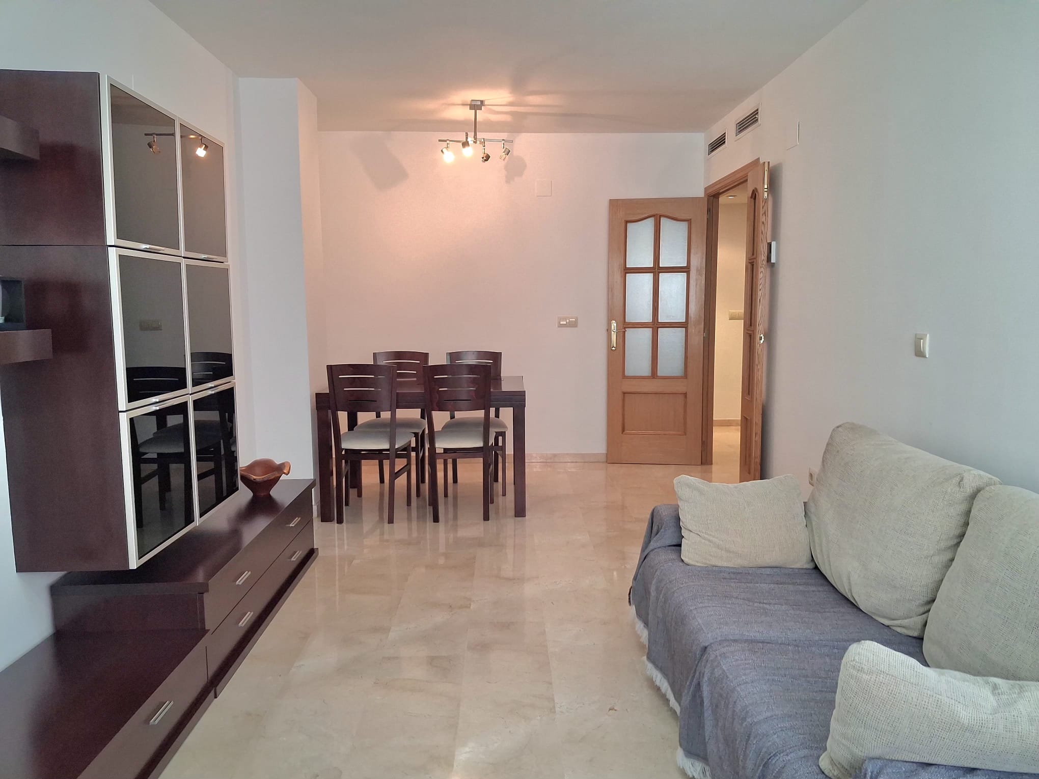 En alquiler! vivienda exterior con plaza de garaje junto a la Ciudad de las Ciencias, València.