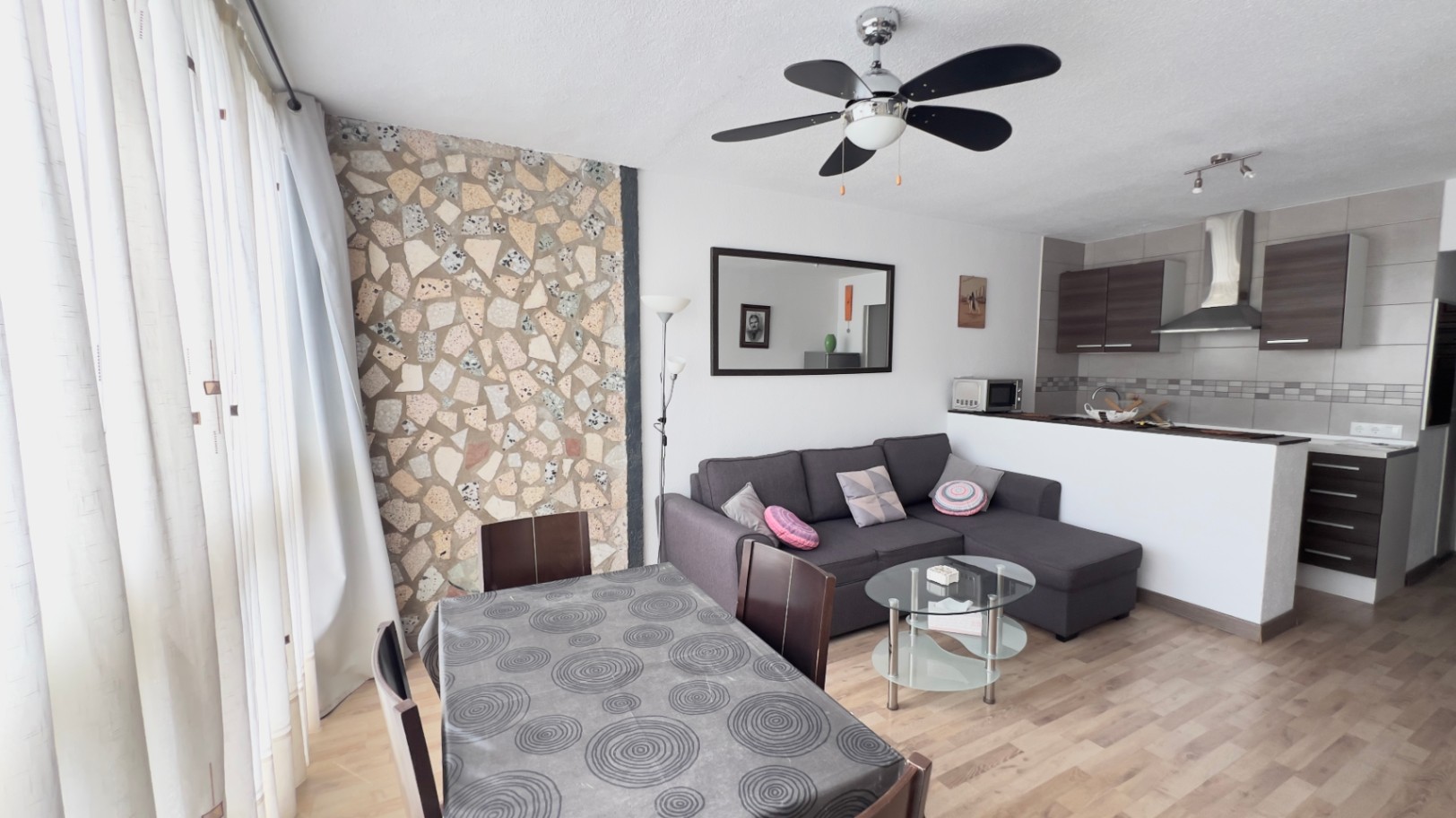 ESTUDIO EN L´ALBIR -L´Alfàs del PÍ, con piscina comunitaria.