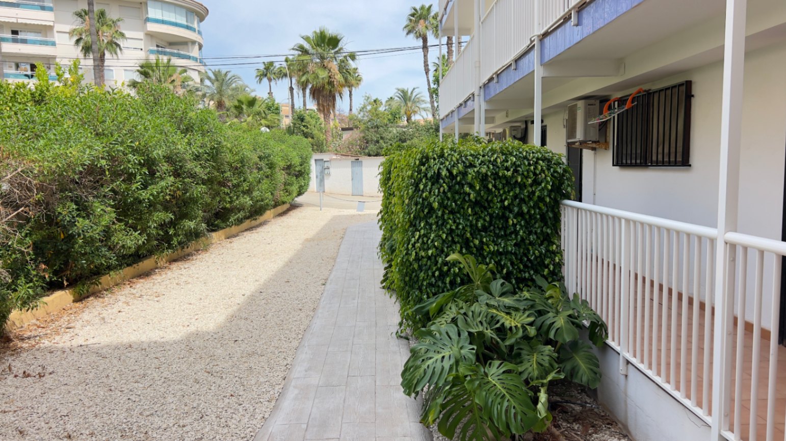 ESTUDIO EN L´ALBIR -L´Alfàs del PÍ, con piscina comunitaria.