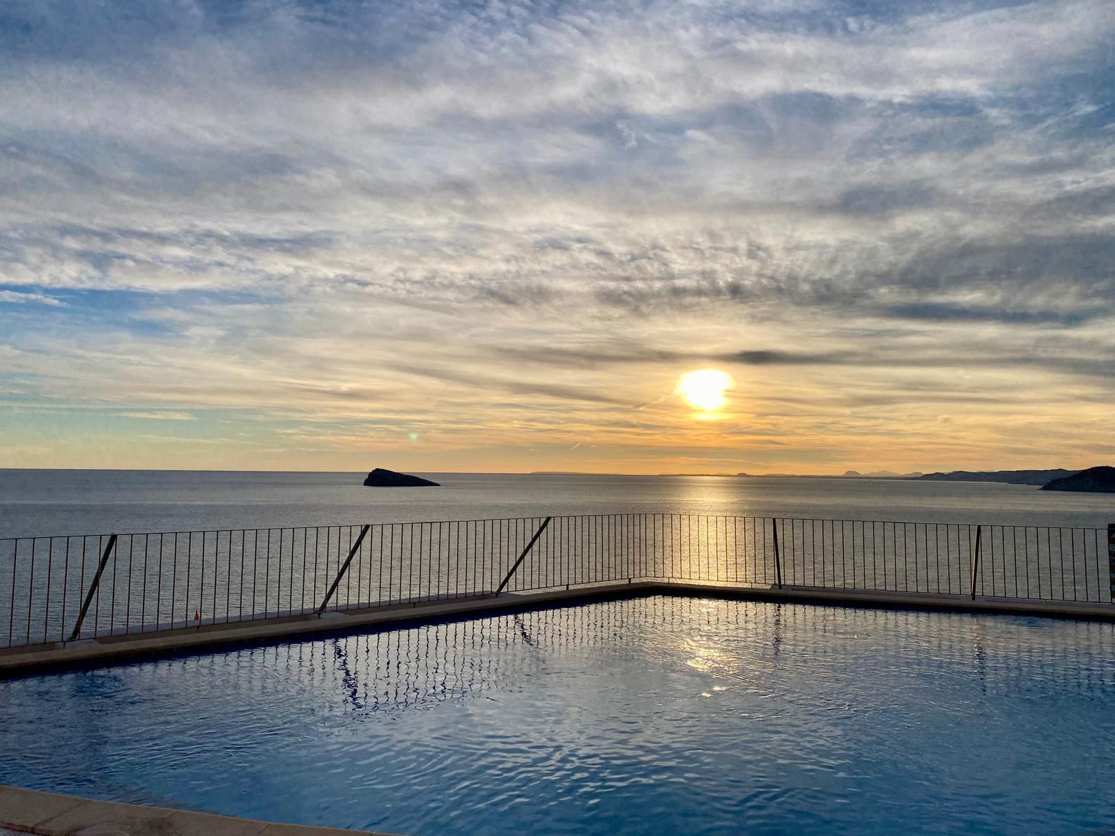 Precioso duplex con vistas al mar en Rincón de L´Oix Benidorm (Alicante)