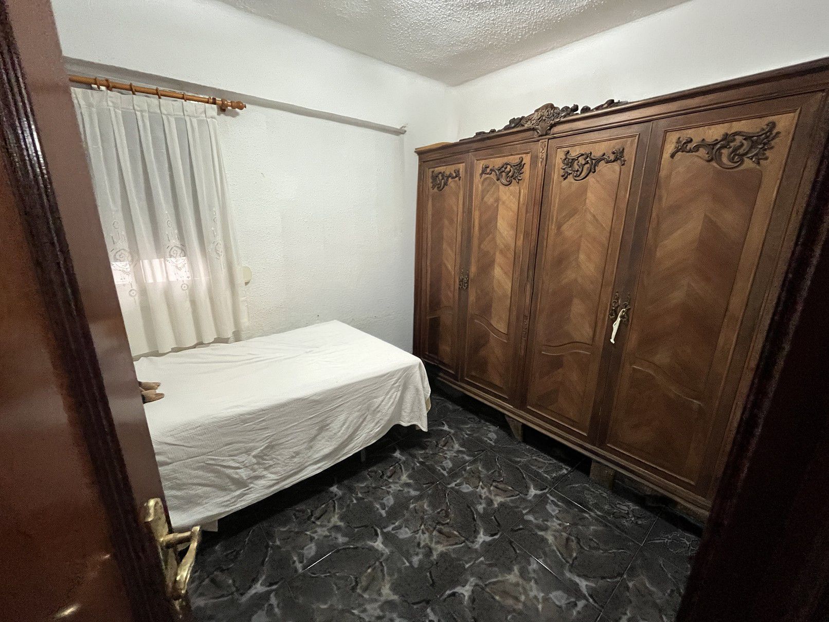 Vivienda en venta en el barrio de Ayora de  València.