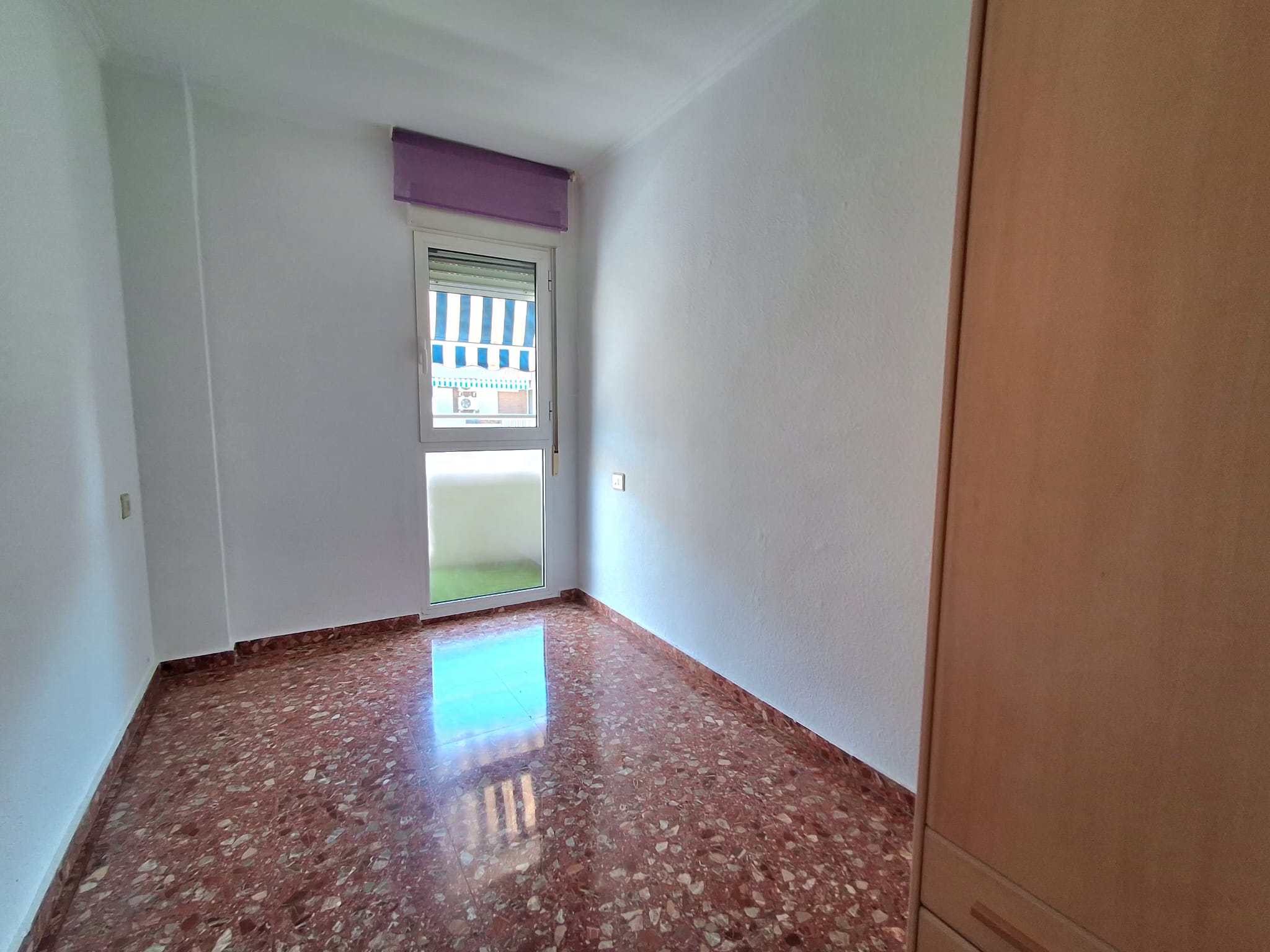 Three Crosses-Valencia. Fantastic exterior and very bright home!!!