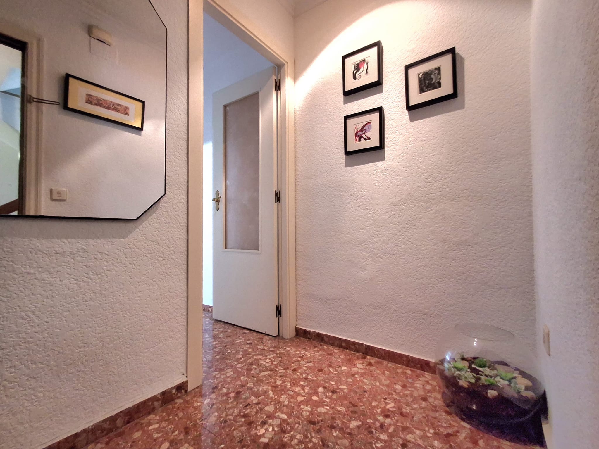 Three Crosses-Valencia. Fantastic exterior and very bright home!!!