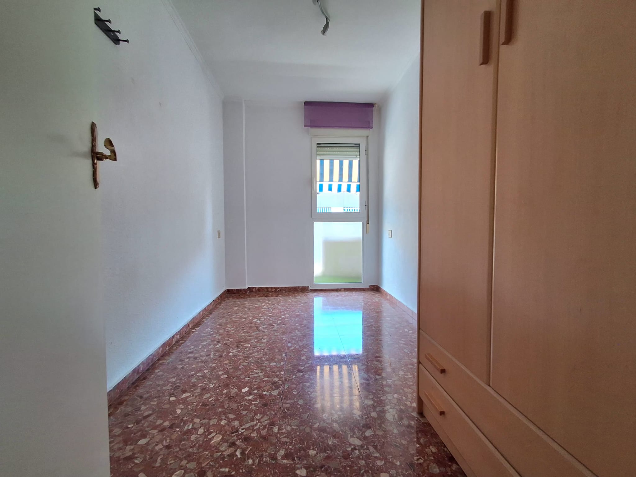 Three Crosses-Valencia. Fantastic exterior and very bright home!!!
