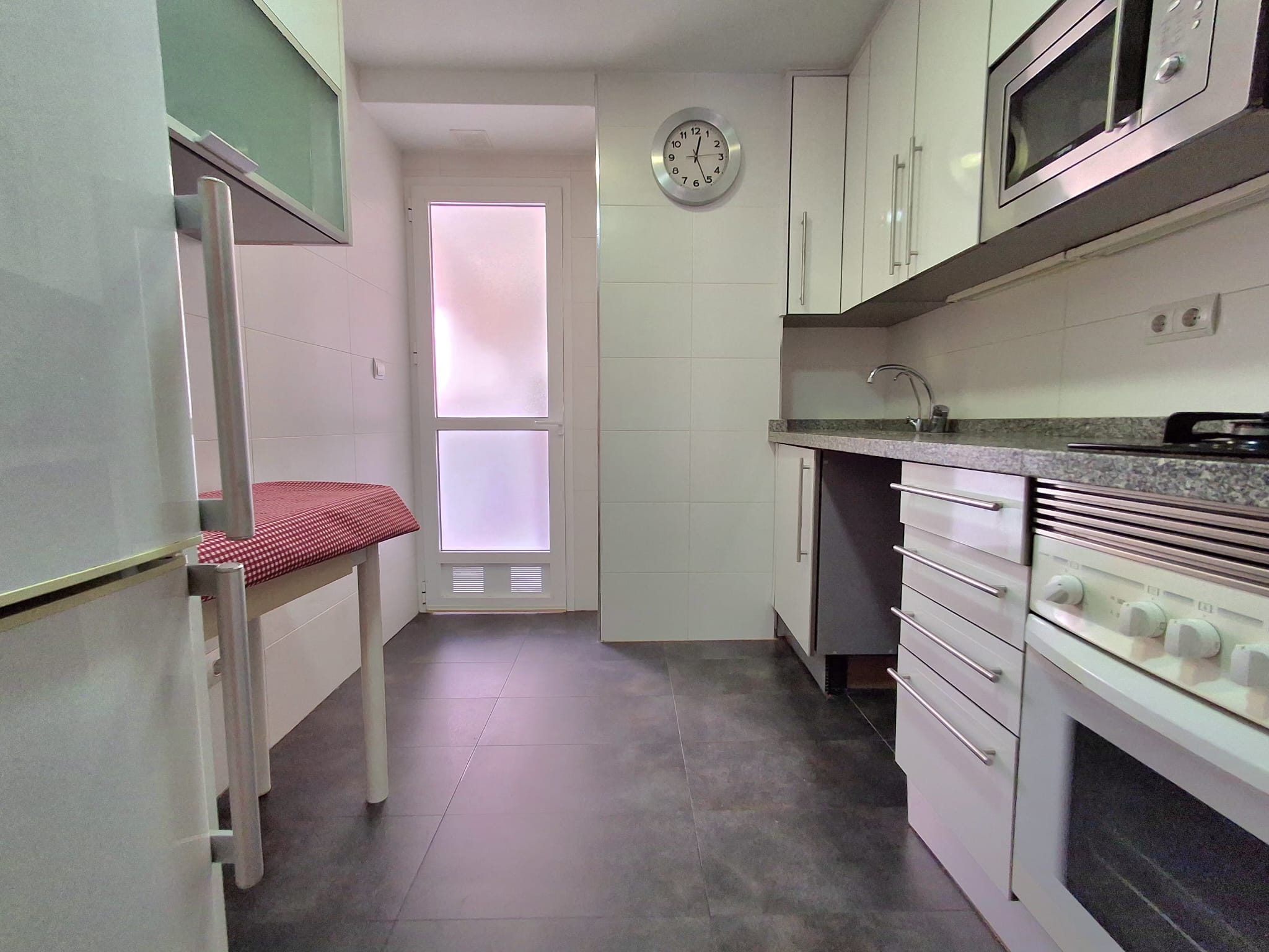 Three Crosses-Valencia. Fantastic exterior and very bright home!!!