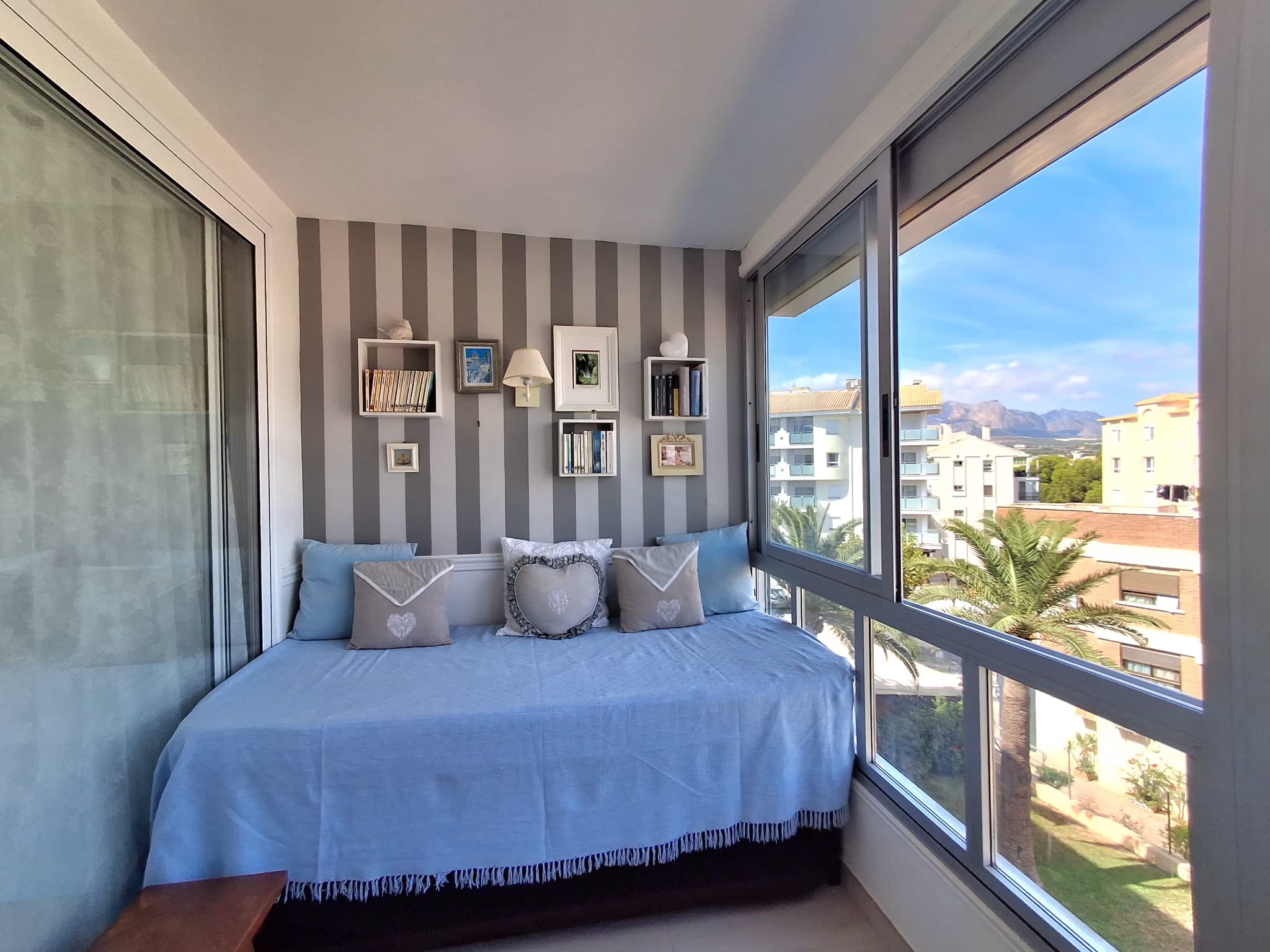 Beautiful apartment with sea and mountain views in L'Albir-L'Alfàs del Pí.