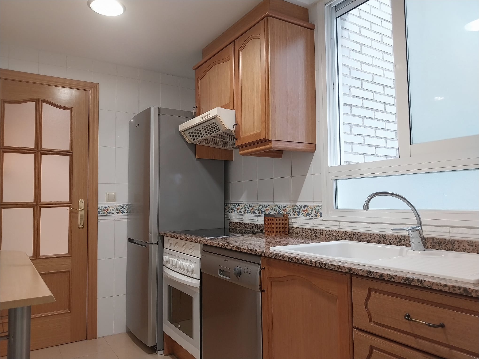 En alquiler! vivienda exterior con plaza de garaje junto a la Ciudad de las Ciencias, València.