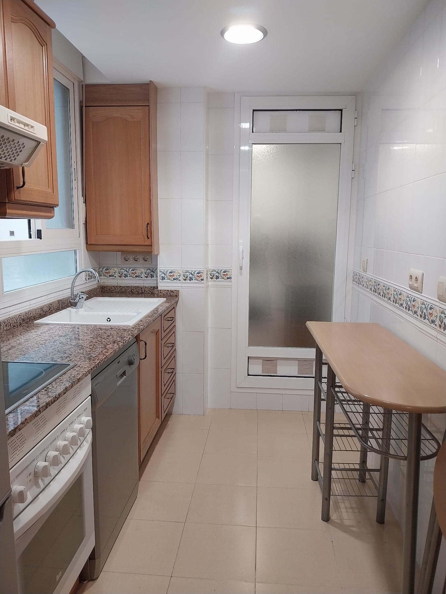 En alquiler! vivienda exterior con plaza de garaje junto a la Ciudad de las Ciencias, València.