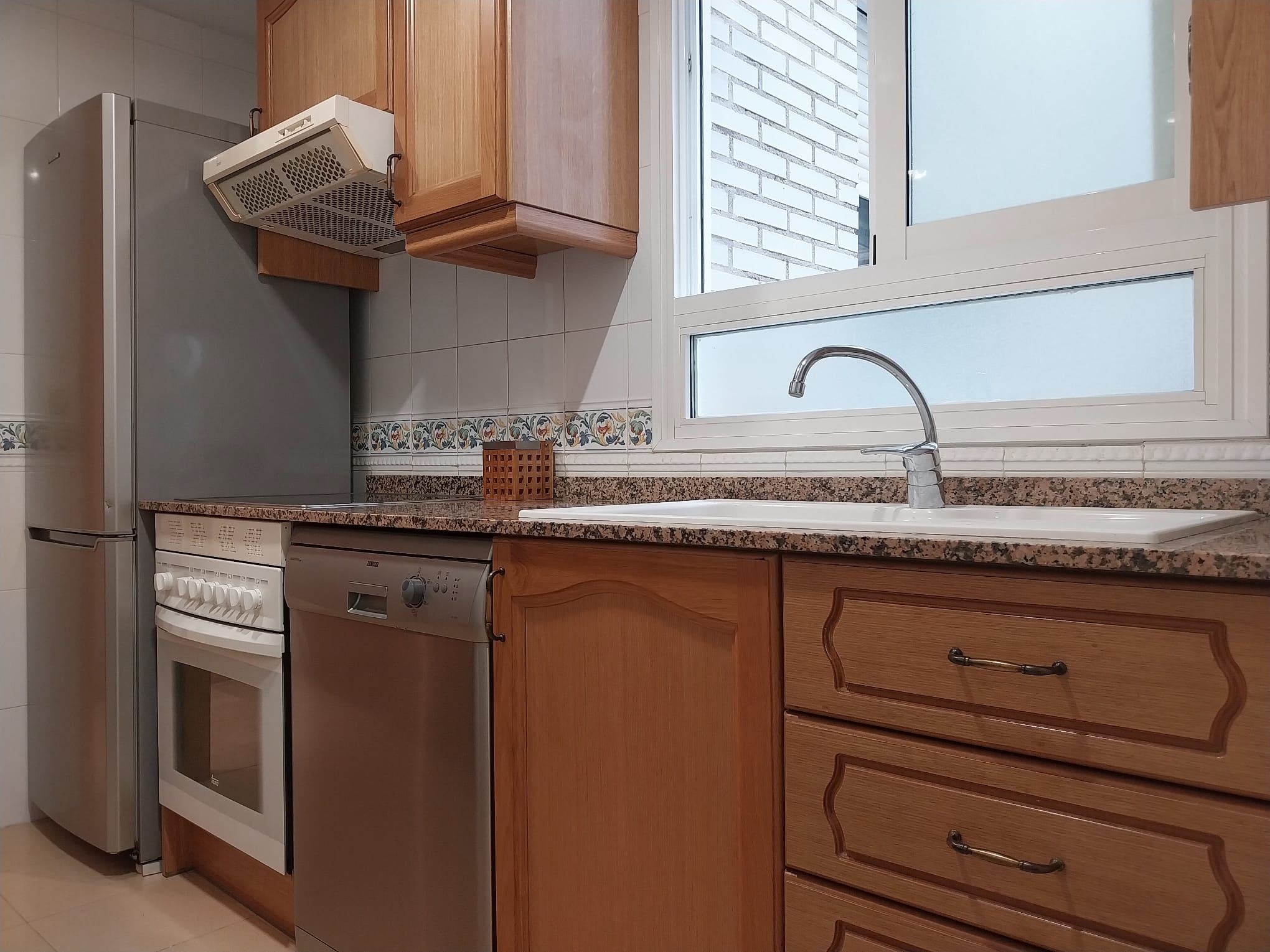 En alquiler! vivienda exterior con plaza de garaje junto a la Ciudad de las Ciencias, València.