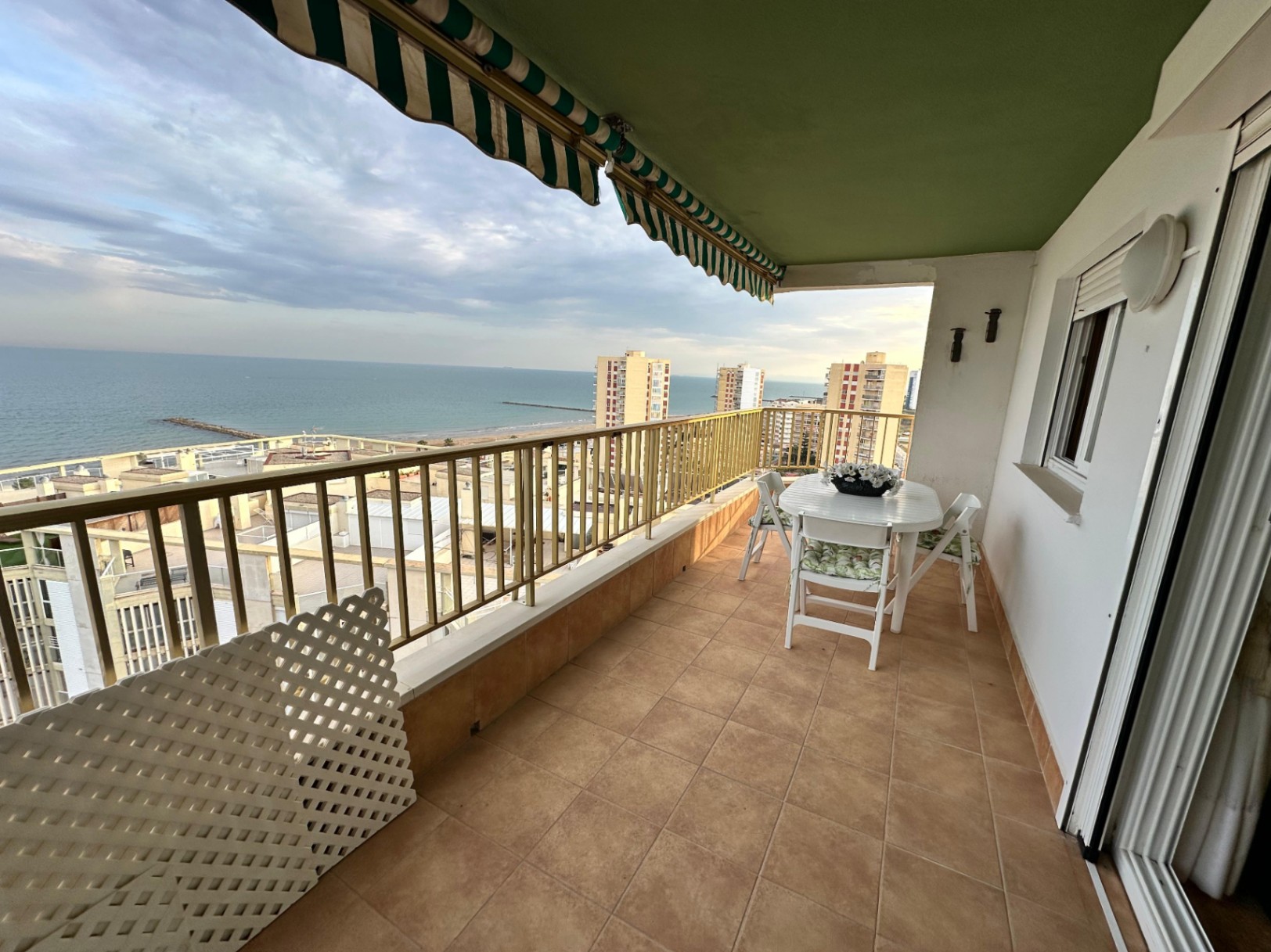  Amplio apartamento en primera línea de playa con plaza de garaje! El Puig de Santa María (Valencia)