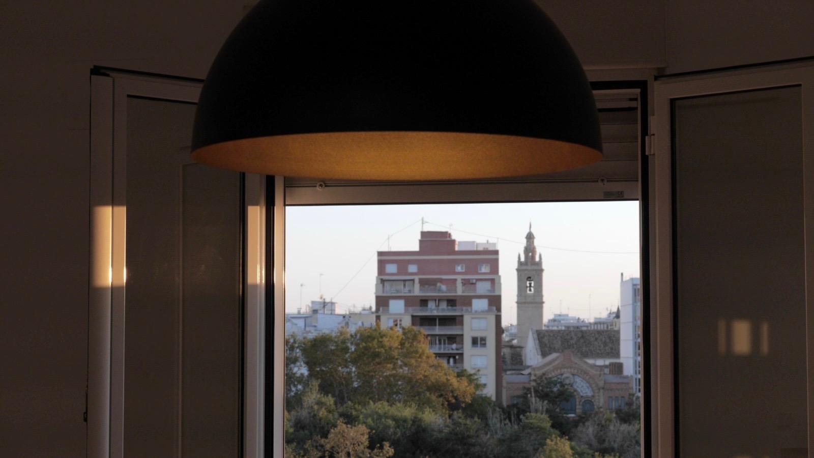 En alquiler, vivienda con bonitas vistas frente a las Torres de Serranos. València.