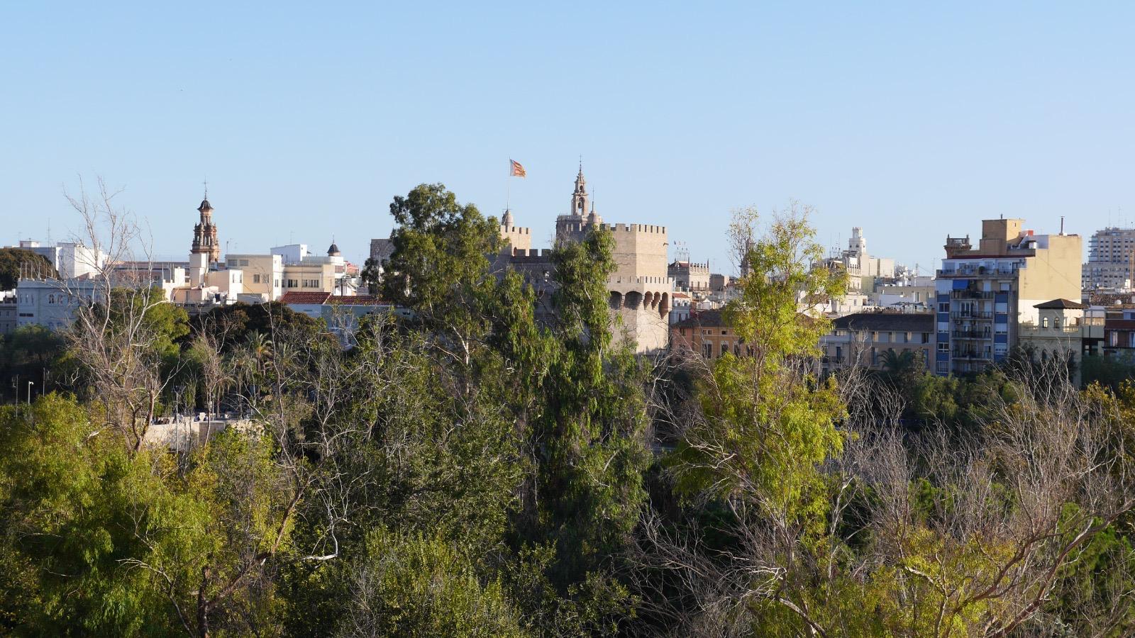 En alquiler, vivienda con bonitas vistas frente a las Torres de Serranos. València.