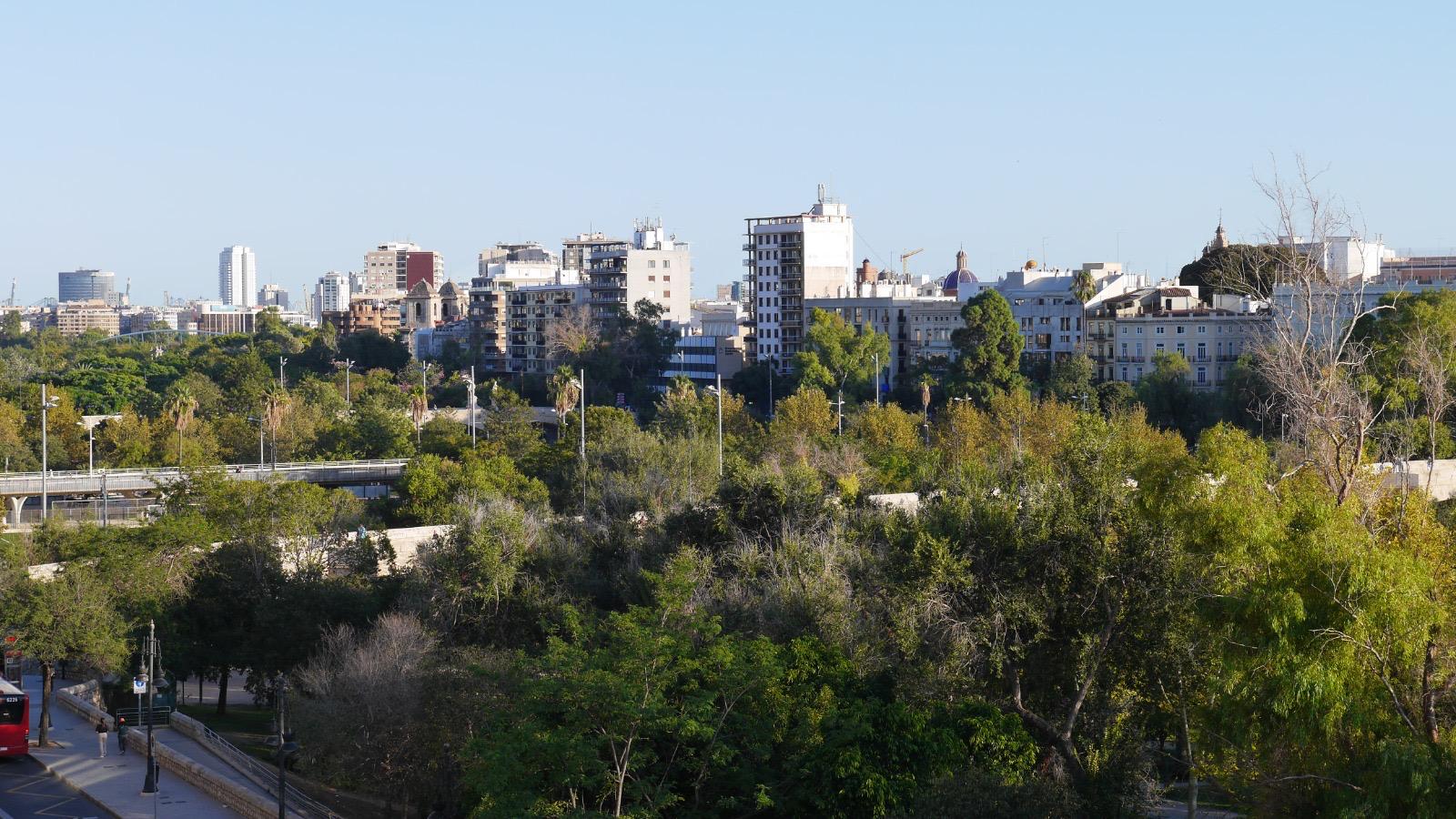 En alquiler, vivienda con bonitas vistas frente a las Torres de Serranos. València.