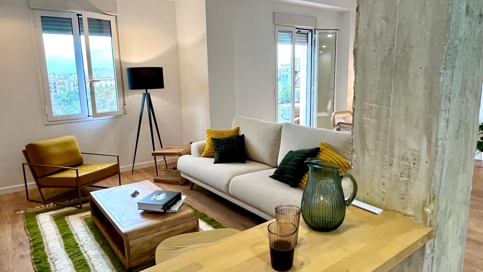 En alquiler, vivienda con bonitas vistas frente a las Torres de Serranos. València.