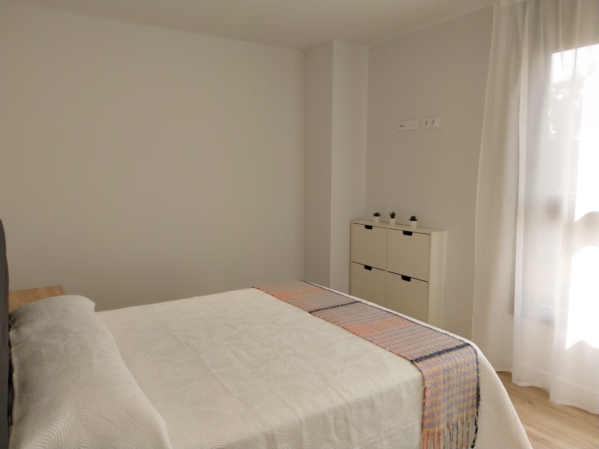 En alquiler, bonito piso a estrenar en Nou Safranar, Valencia.