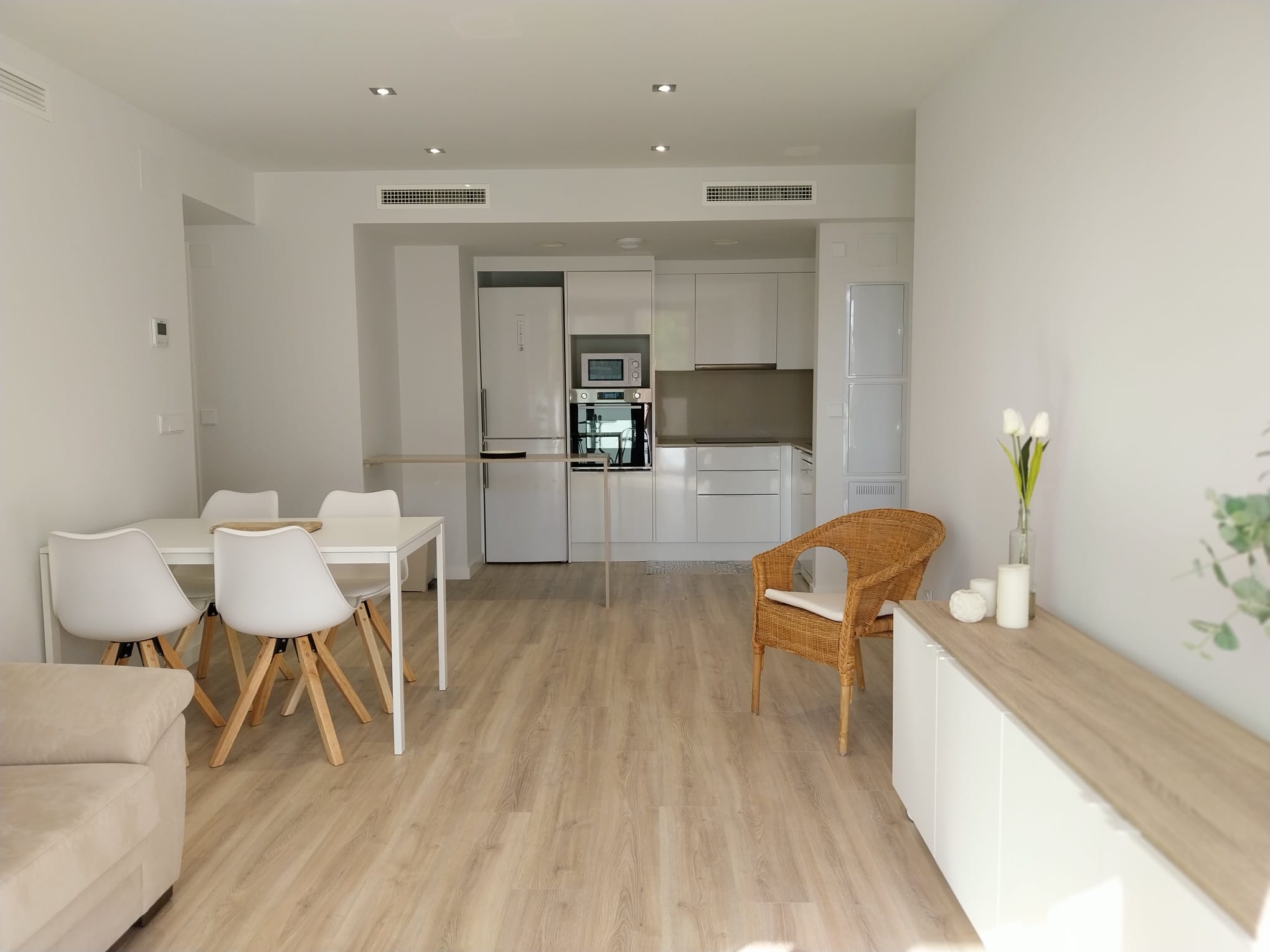 En alquiler, bonito piso a estrenar en Nou Safranar, Valencia.