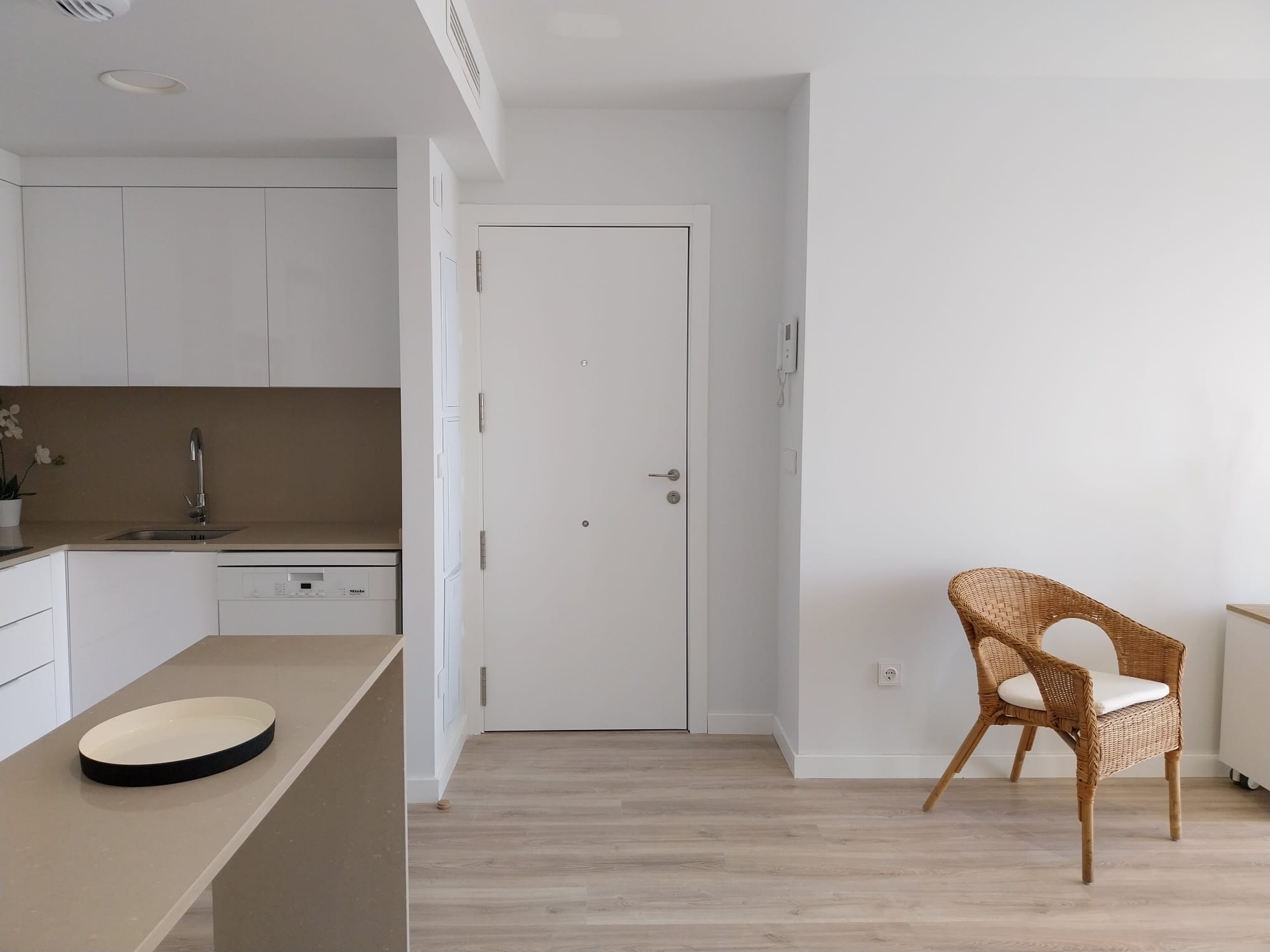 En alquiler, bonito piso a estrenar en Nou Safranar, Valencia.