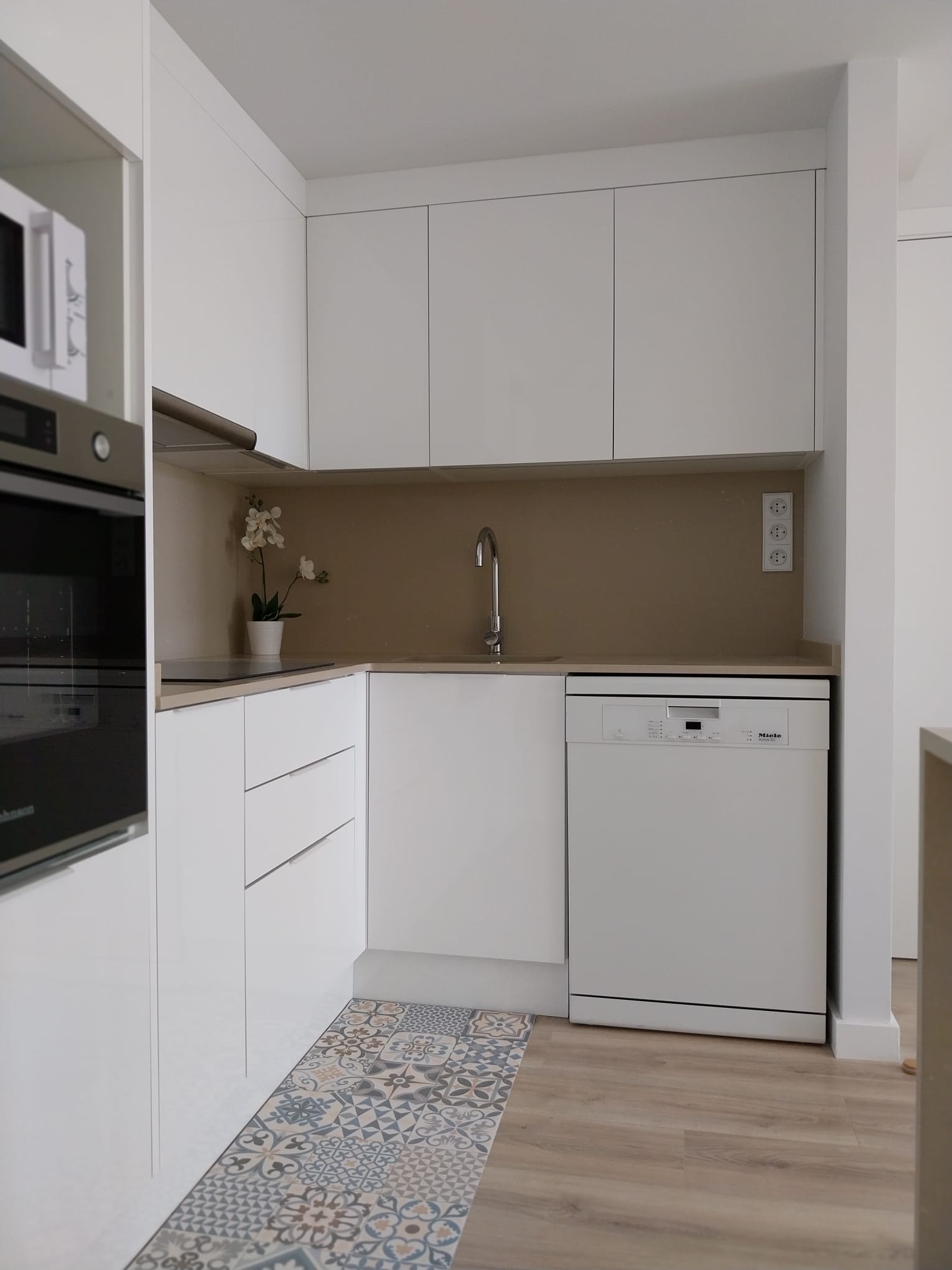 En alquiler, bonito piso a estrenar en Nou Safranar, Valencia.