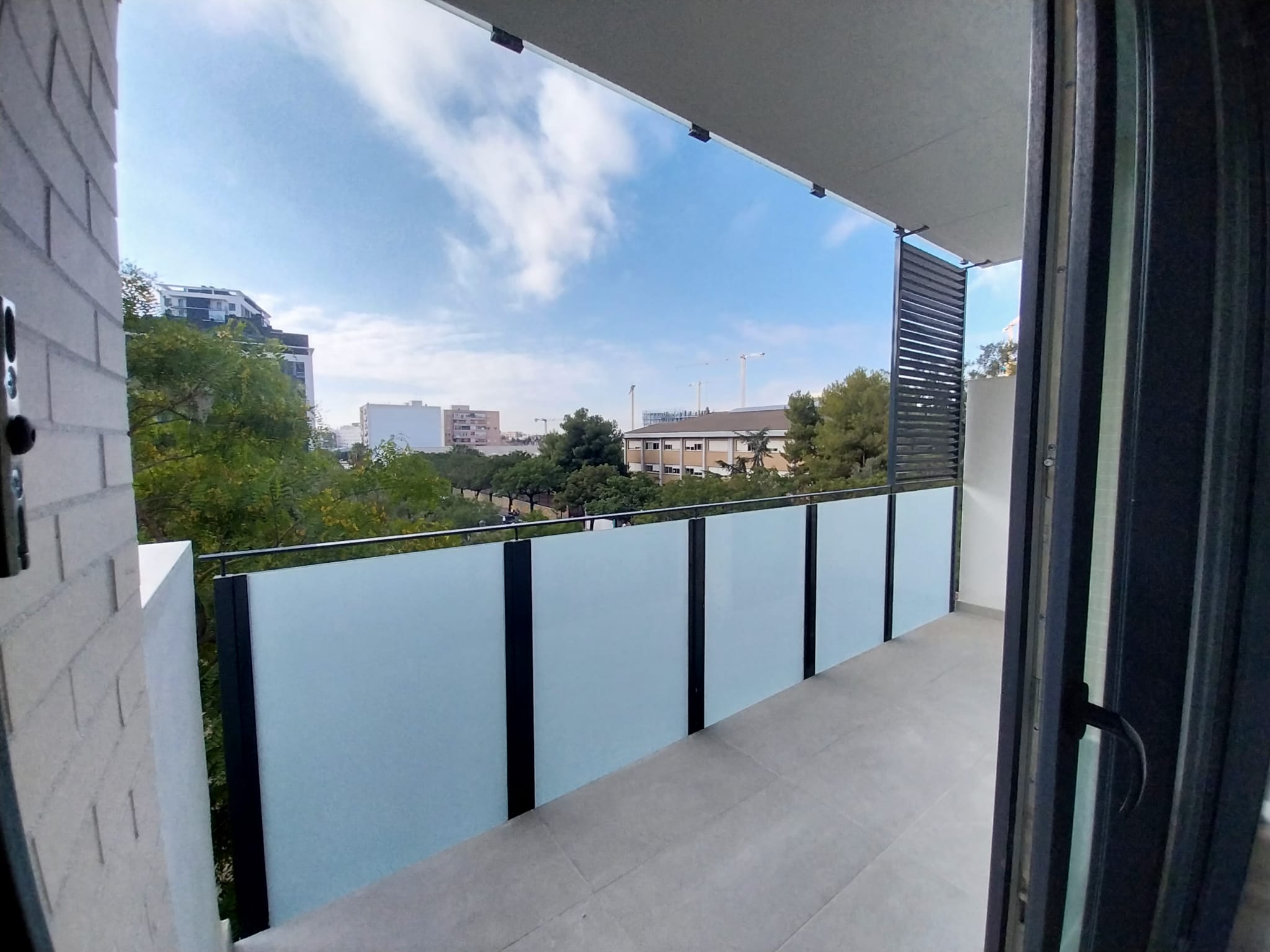 En alquiler, bonito piso a estrenar en Nou Safranar, Valencia.