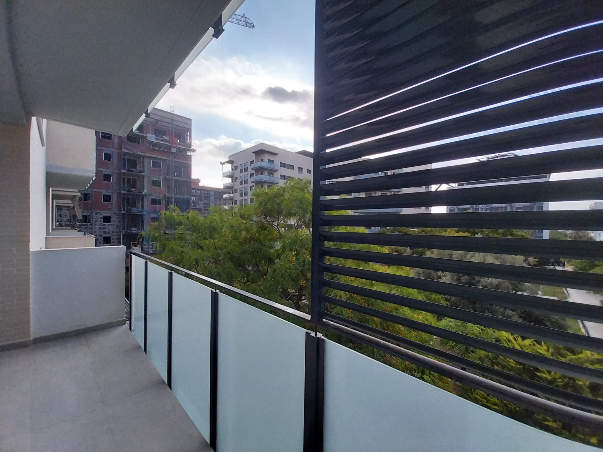 En alquiler, bonito piso a estrenar en Nou Safranar, Valencia.