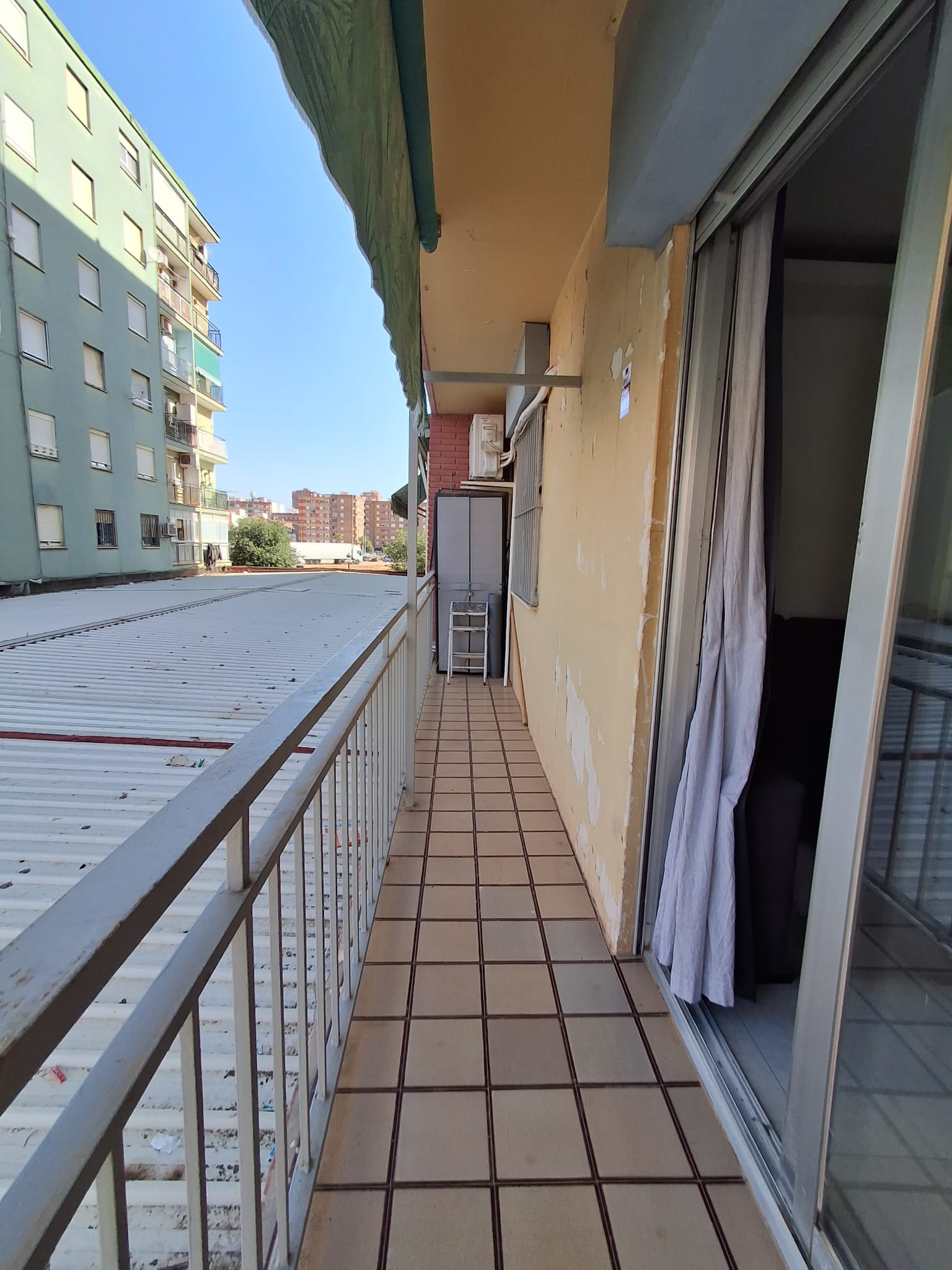 En alquiler, piso con terraza en calle José Soto Micó. Valencia.